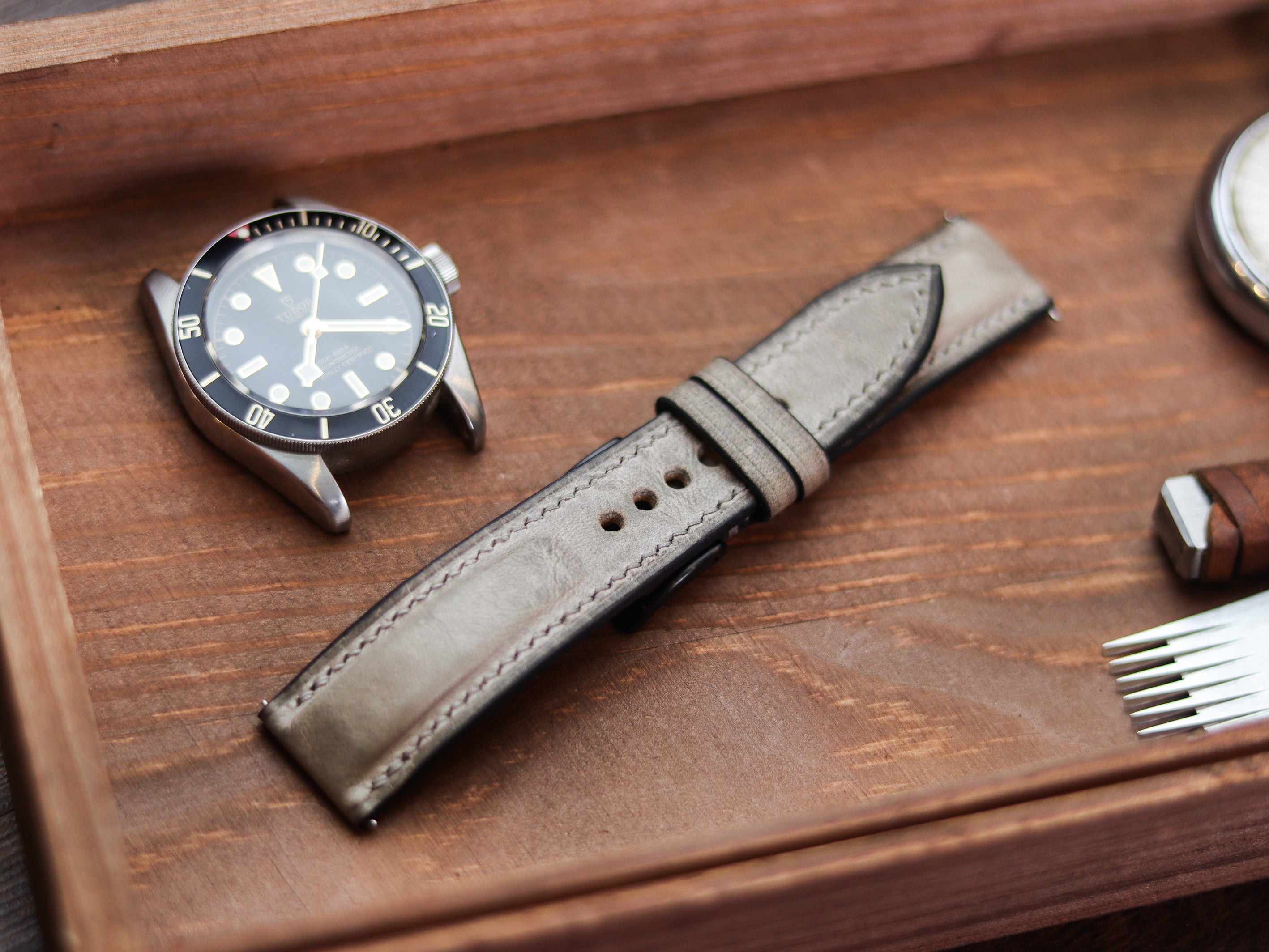 PLATINUM GRAY CALF LEATHER WATCH STRAPS - PADDED