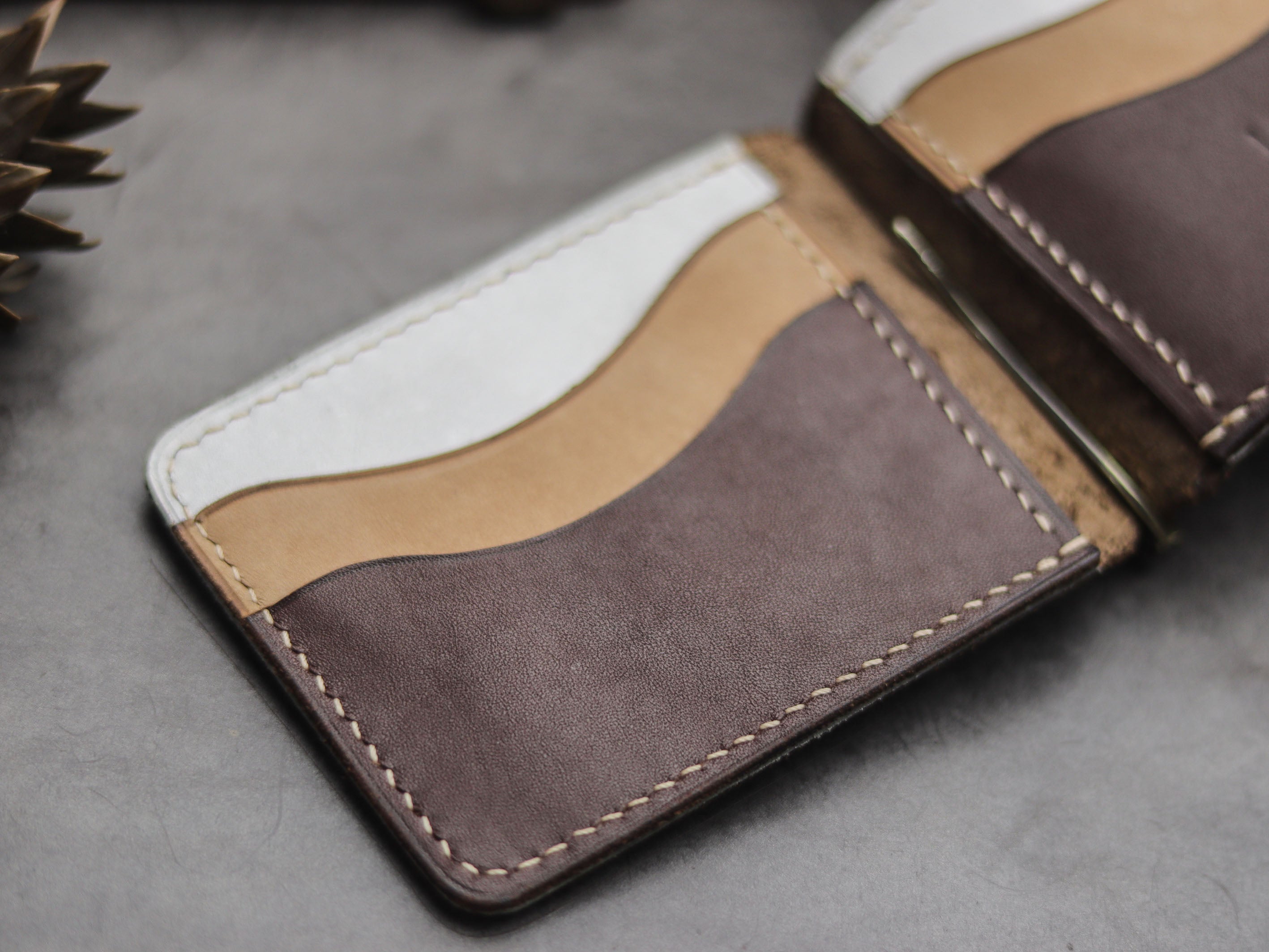 HASPER - CLIPPER WALLET CHESTNUT, NATURAL AND WHITE LEATHER