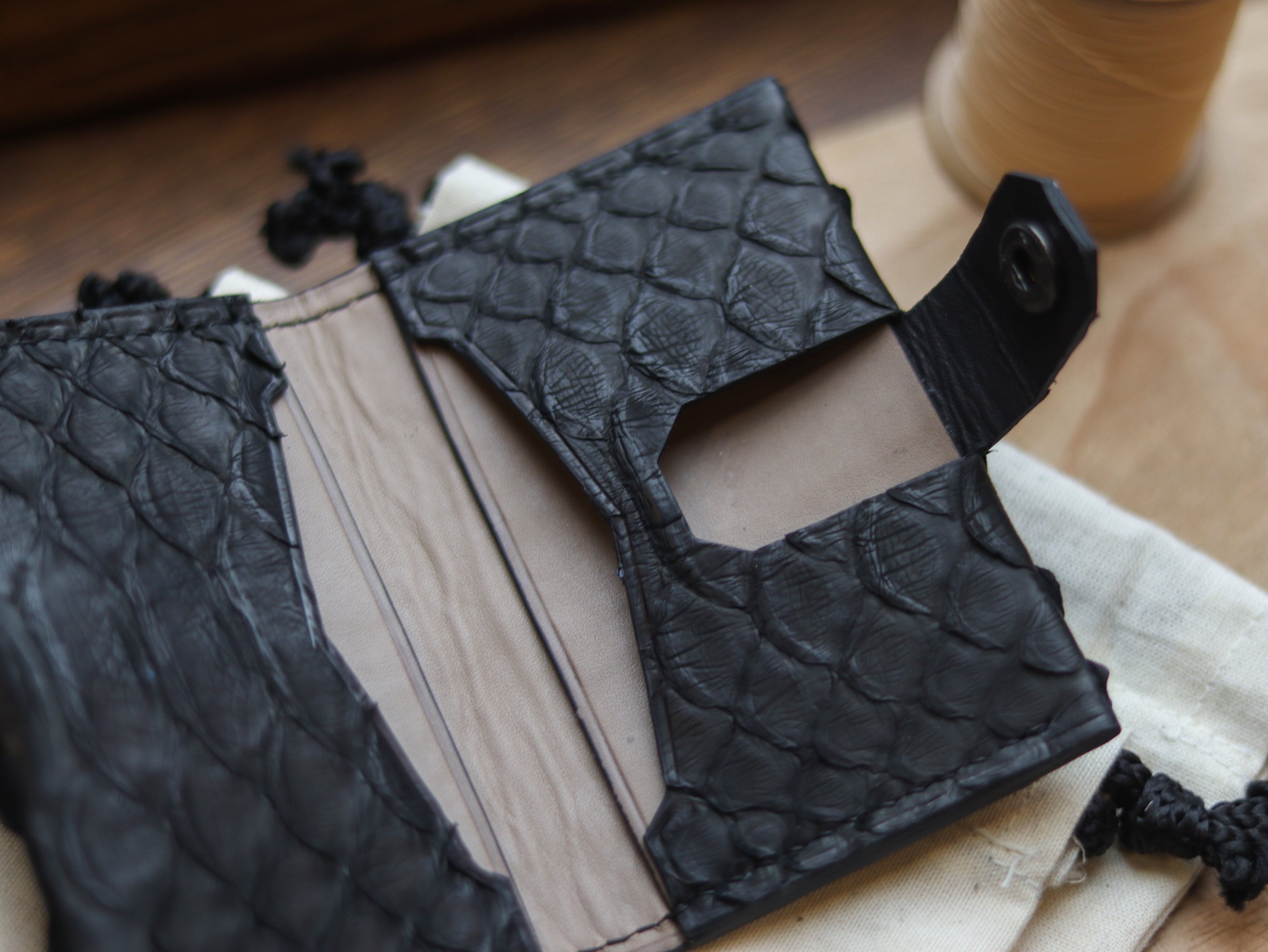 FRANKENSTINE - RAVEN BLACK PYTHON SKIN