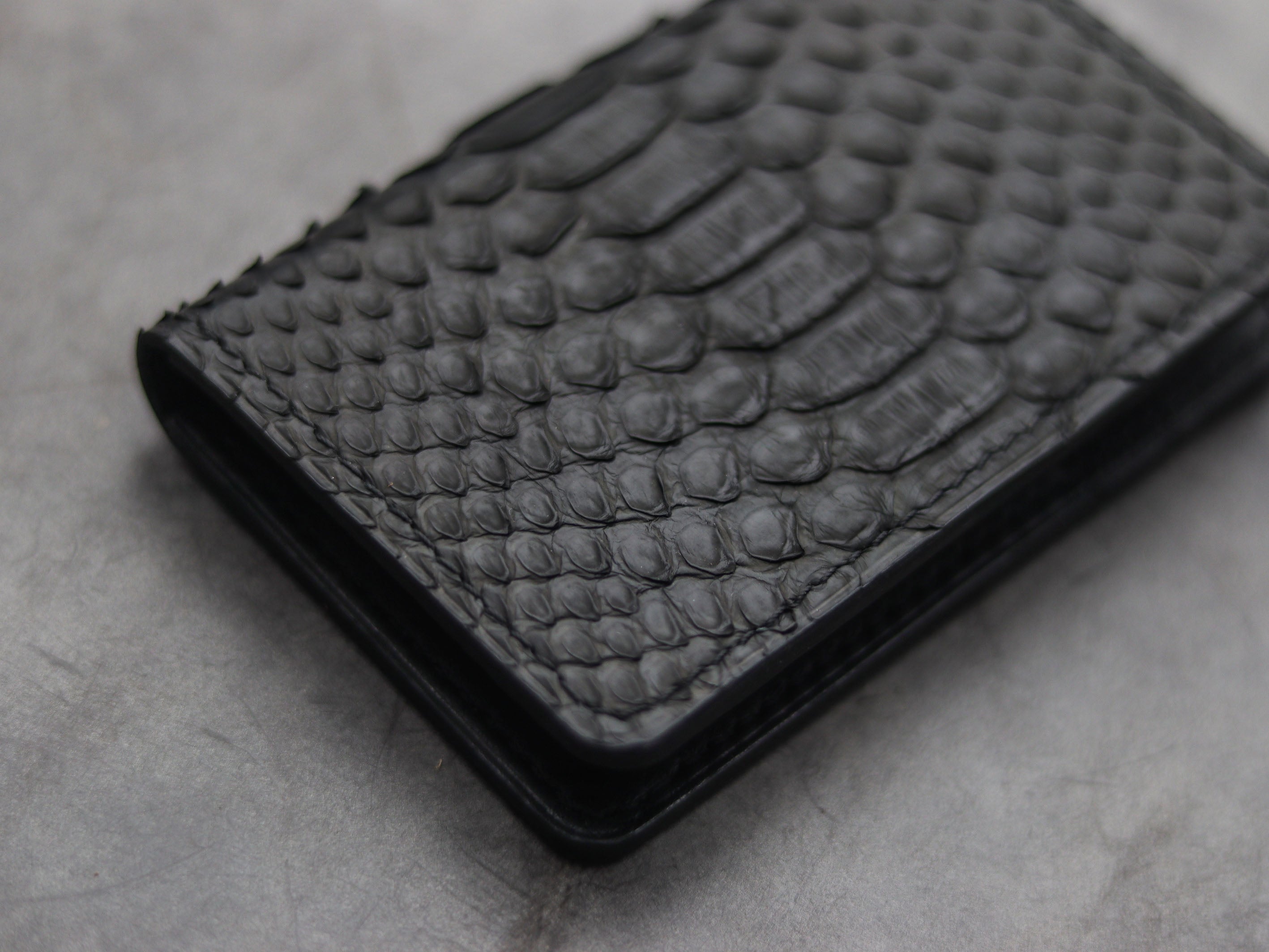 ARTEMUS - BIFOLD WALLET RAVEN BLACK PYTHON SKIN