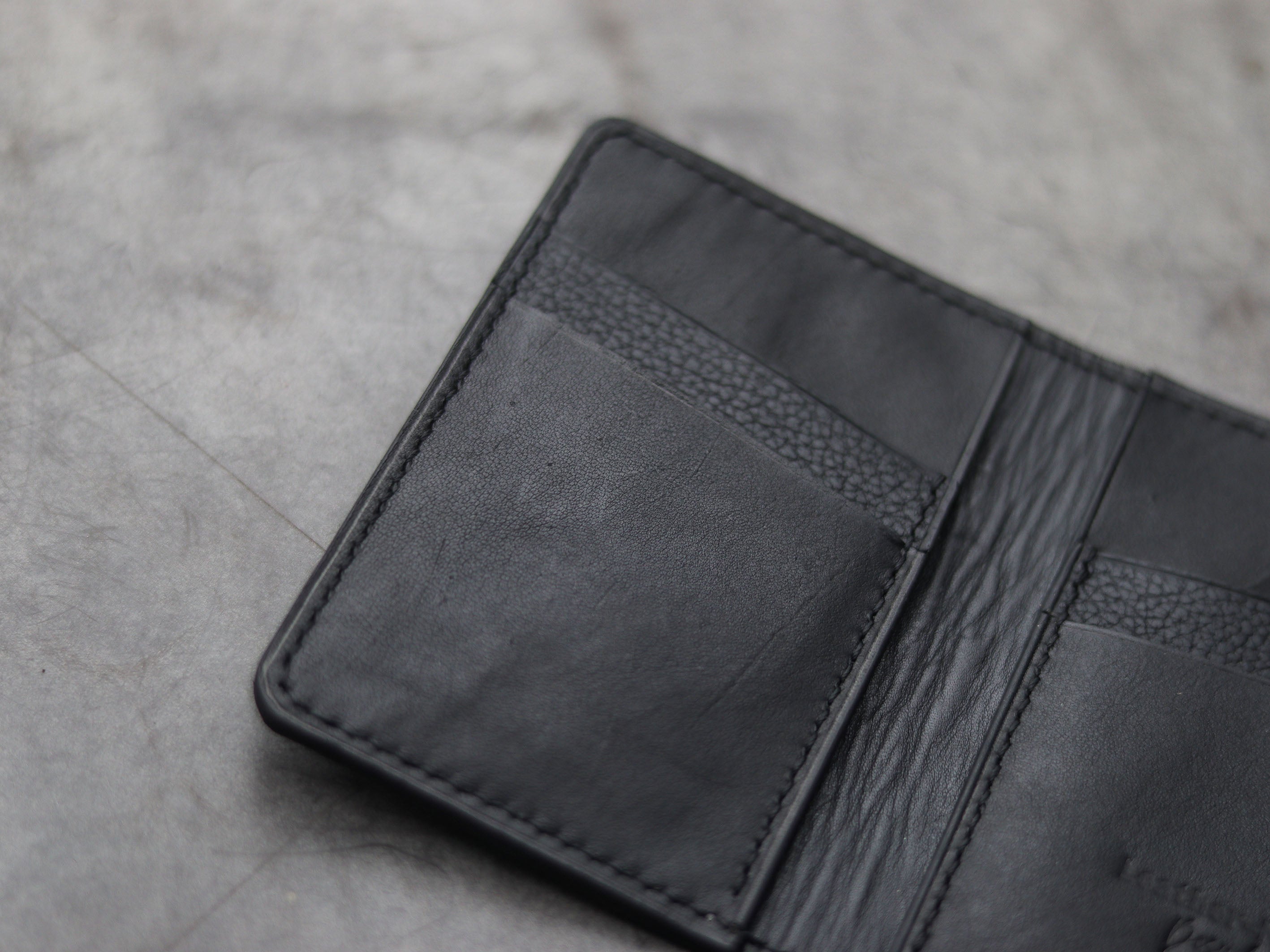 ARTEMUS - BIFOLD WALLET RAVEN BLACK PYTHON SKIN