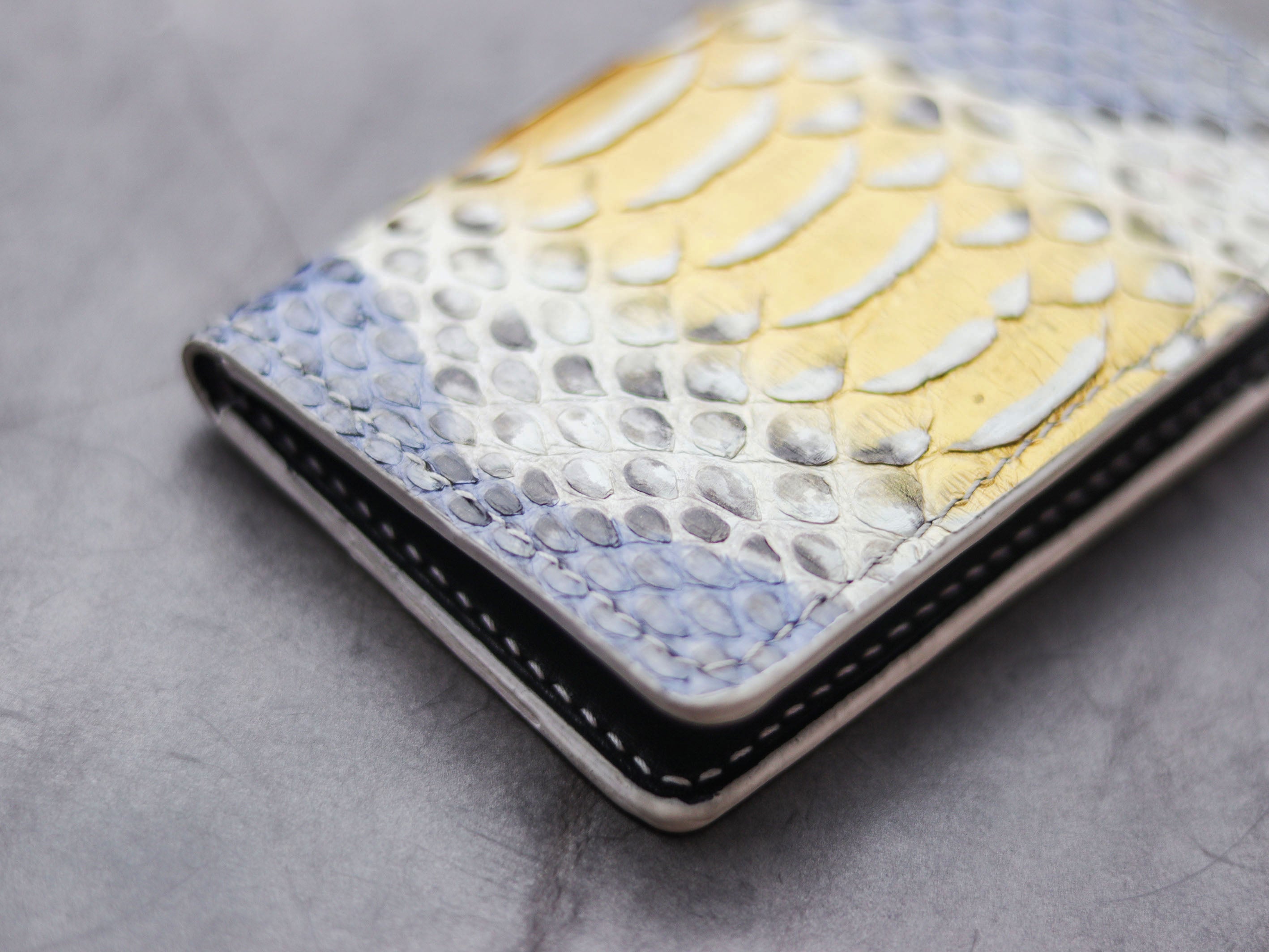 ARTEMUS - BIFOLD WALLET RAINBOW PYTHON SKIN