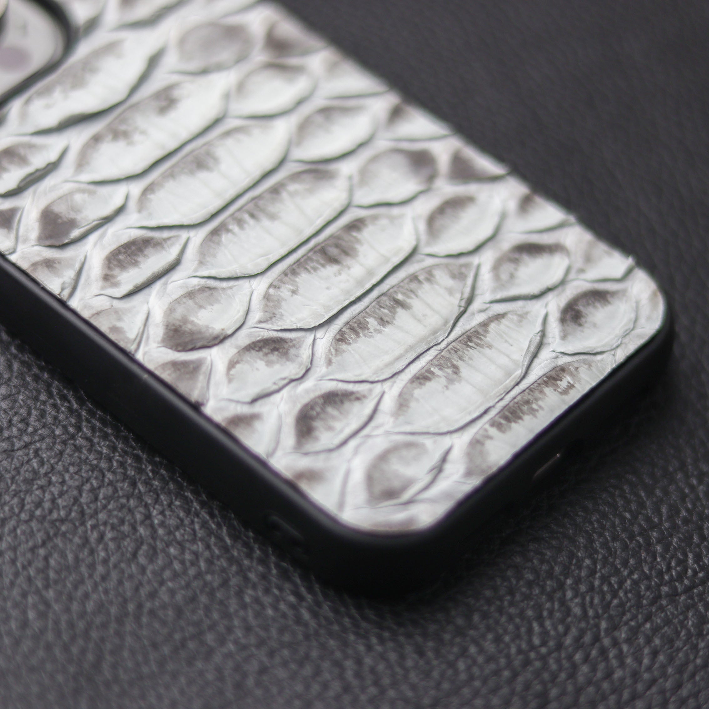 NATURAL PYTHON SKIN PHONE CASE (CENTER SCALES)