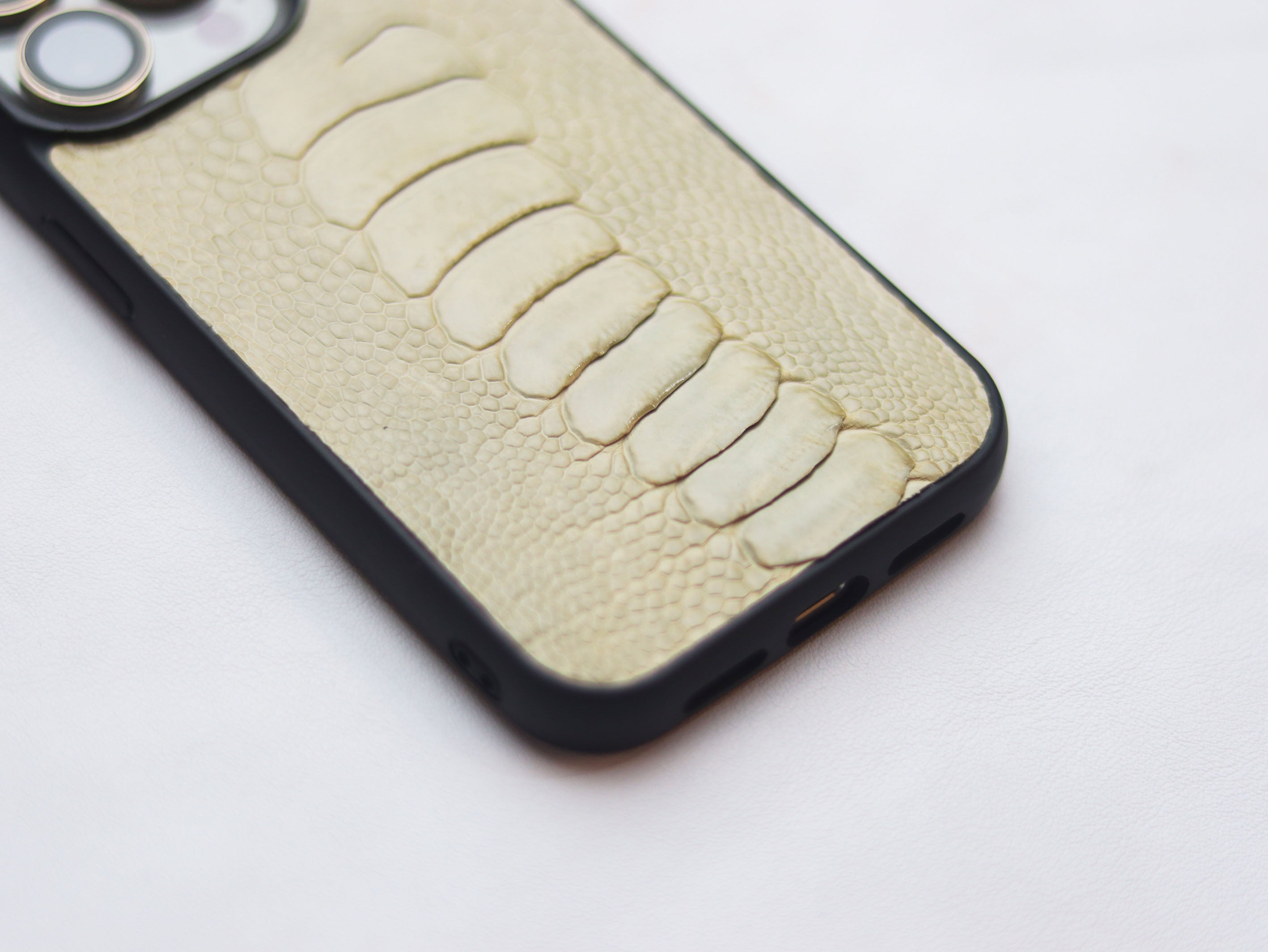 PARCHMENT BIEGE OSTRICH LEG SKIN PHONE CASE