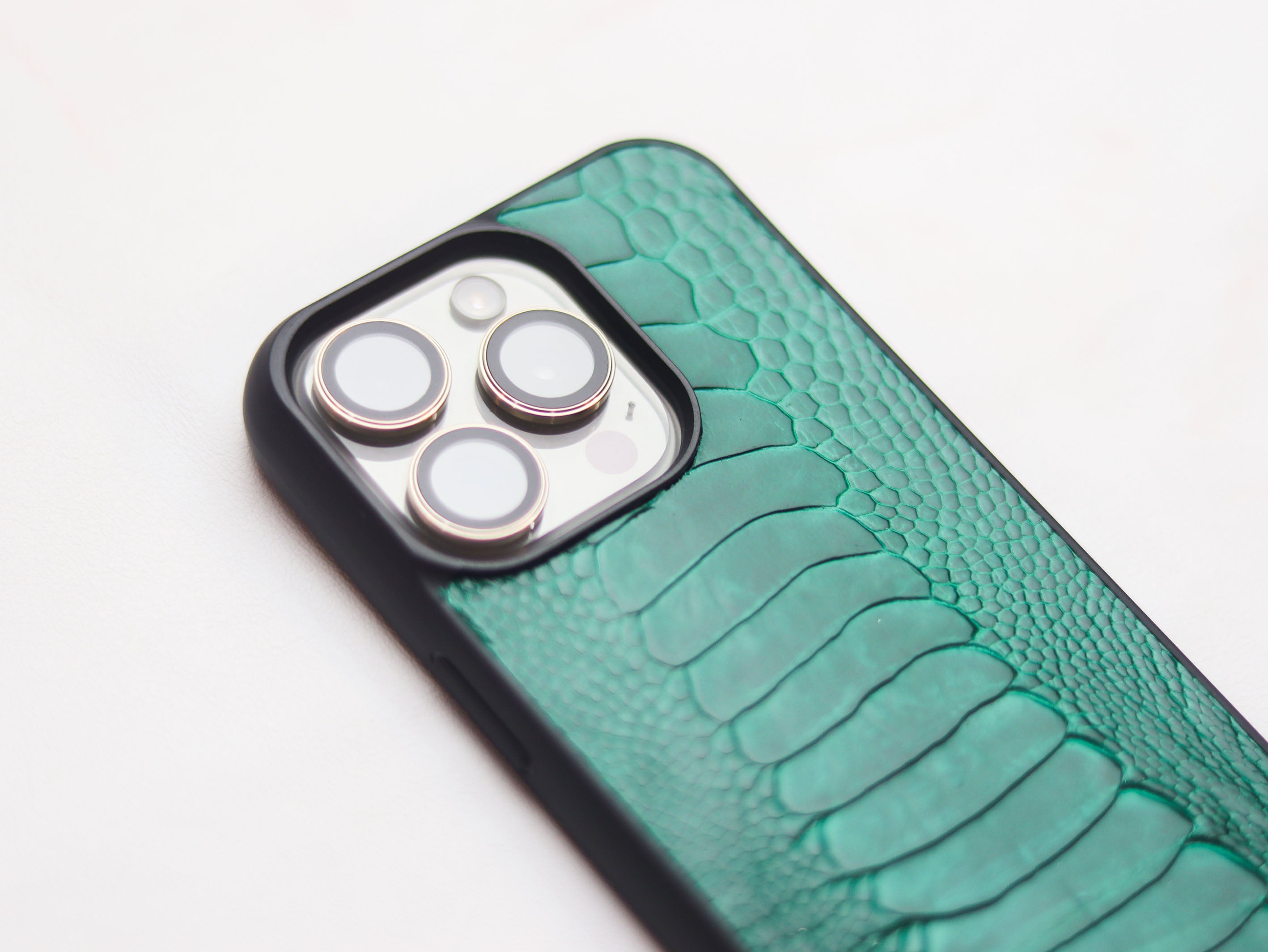 EMERALD GREEN OSTRICH LEG SKIN PHONE CASE