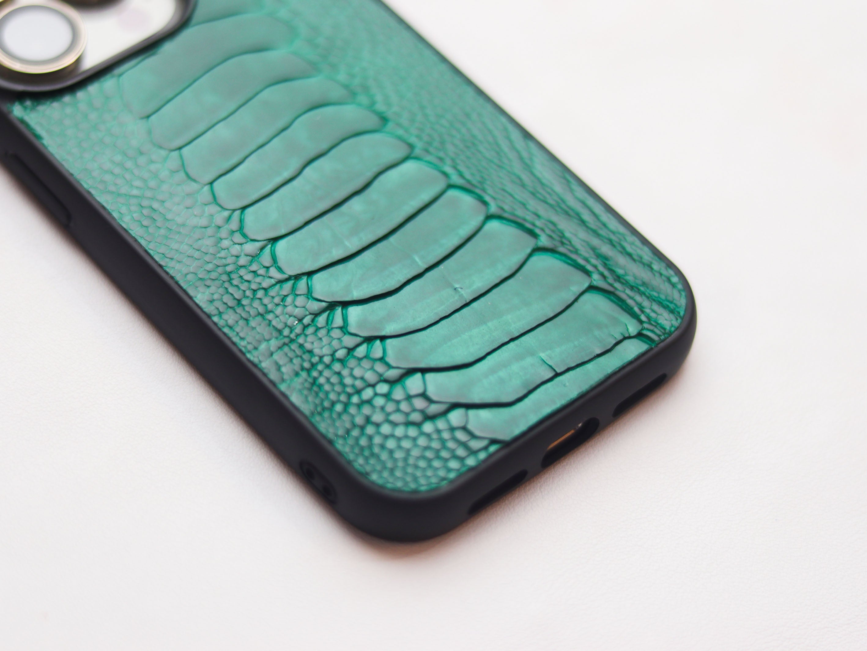 EMERALD GREEN OSTRICH LEG SKIN PHONE CASE