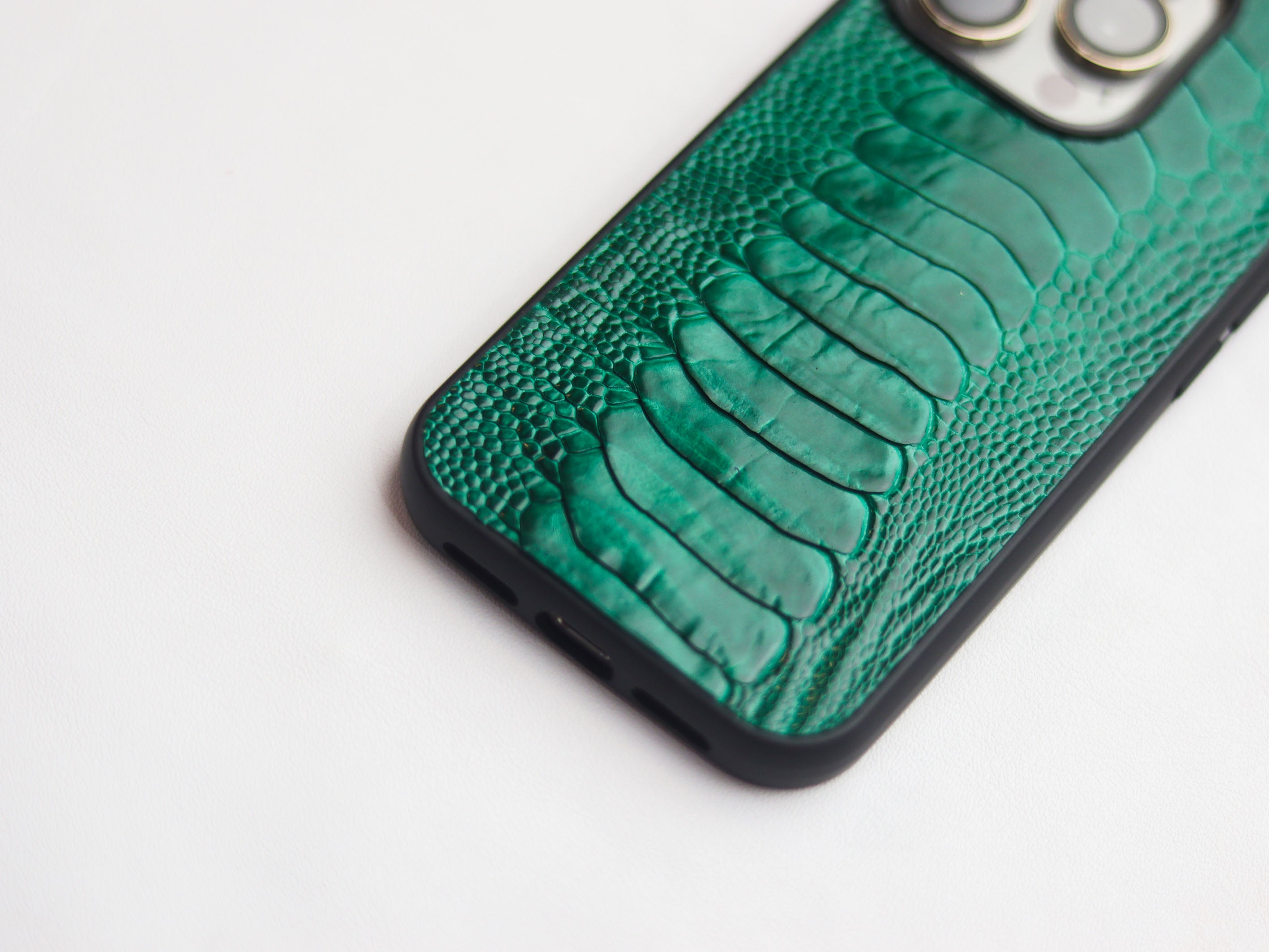 EMERALD GREEN OSTRICH LEG SKIN PHONE CASE