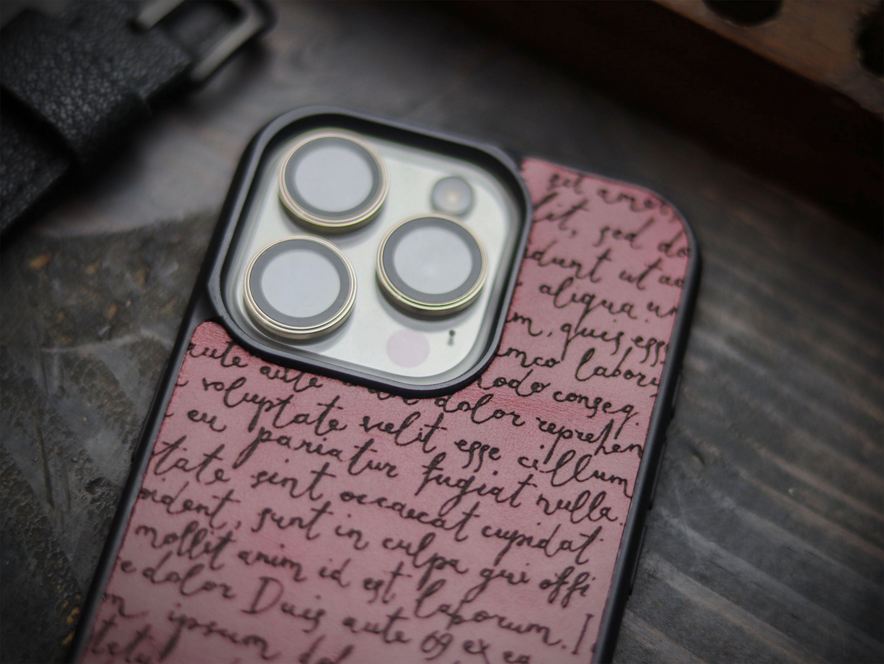 E3 ENGRAVED PHONE CASE - CARMINE BURGUNDY