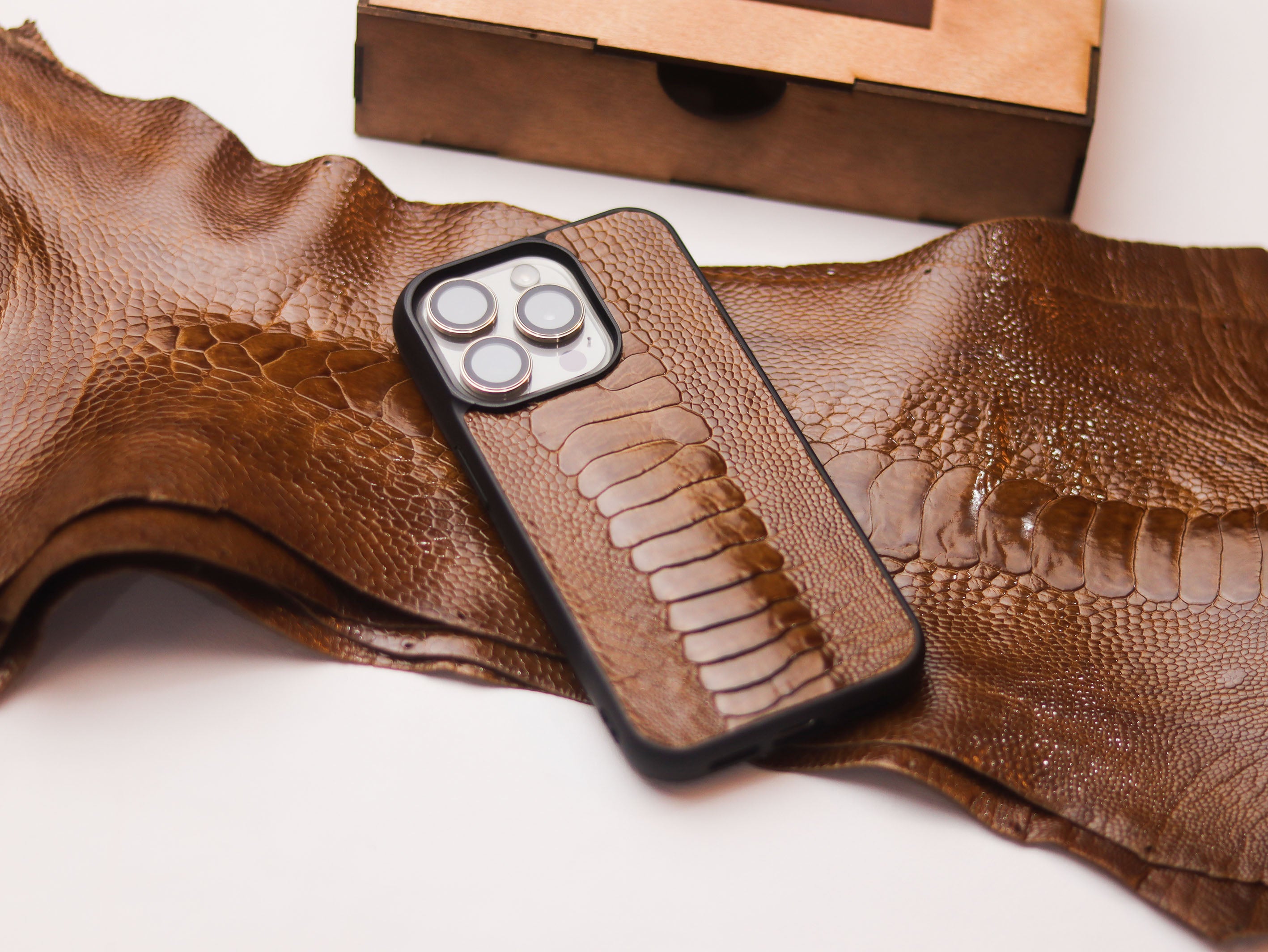 CINNAMON BROWN OSTRICH LEG SKIN PHONE CASE