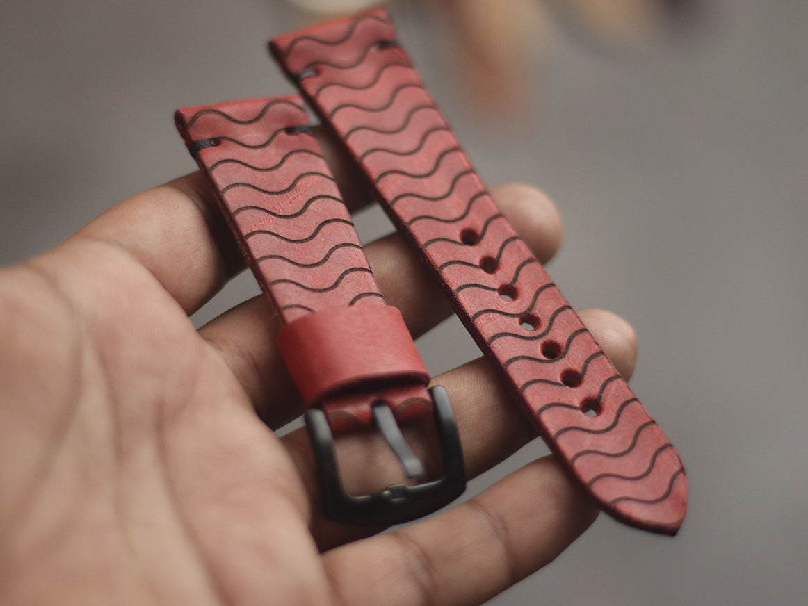 "E2" ENGRAVED STRAPS - PRISMATIC RED