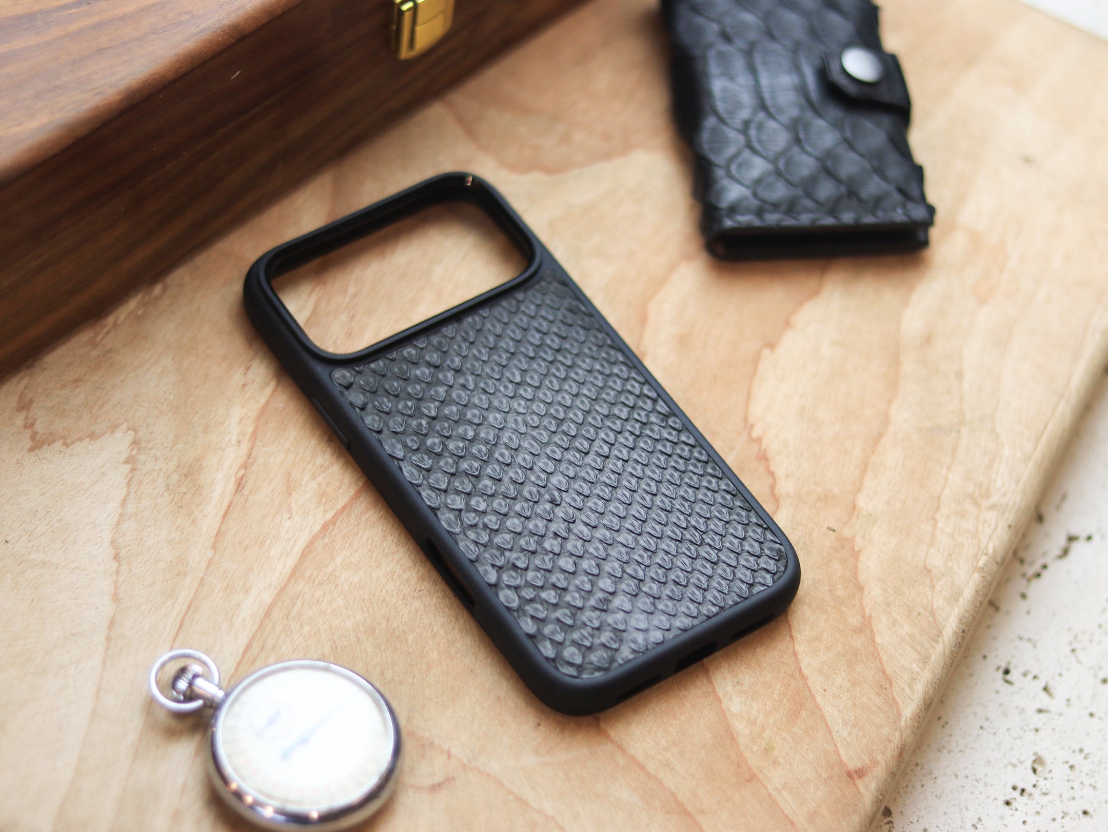 RAVEN BLACK PYTHON SKIN MAGSAFE CASE