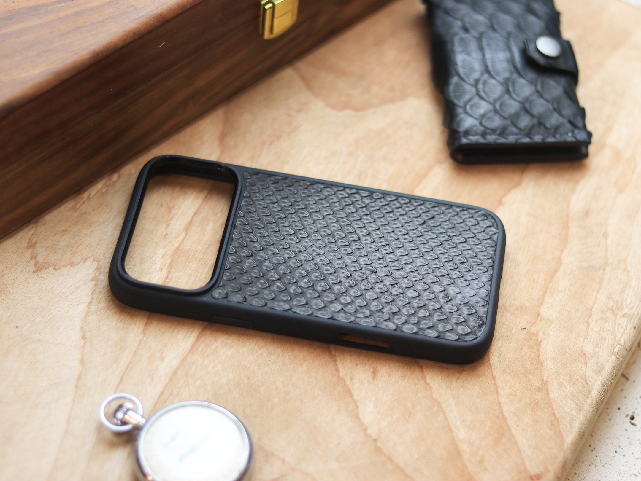 RAVEN BLACK PYTHON SKIN MAGSAFE CASE