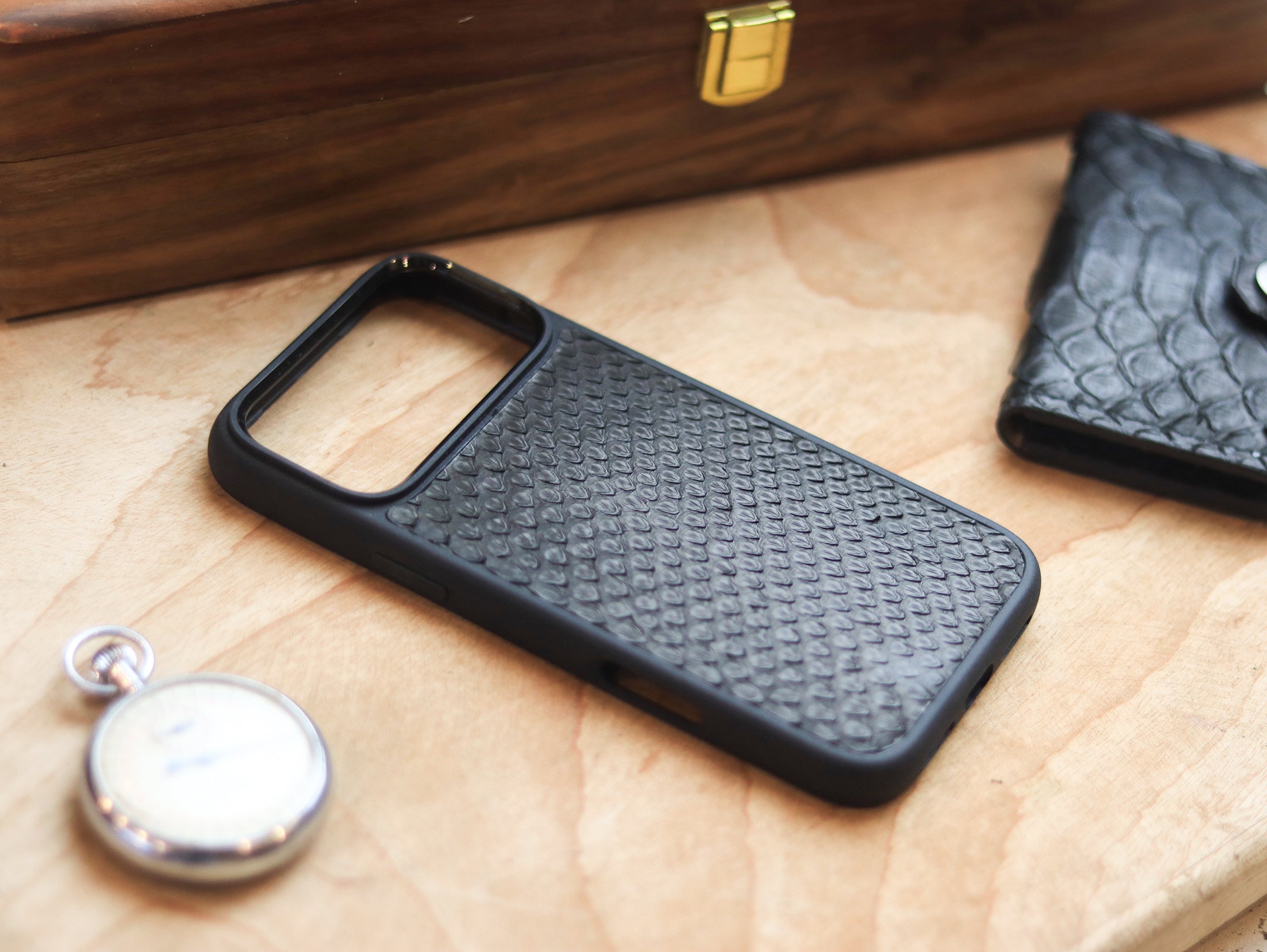 RAVEN BLACK PYTHON SKIN MAGSAFE CASE