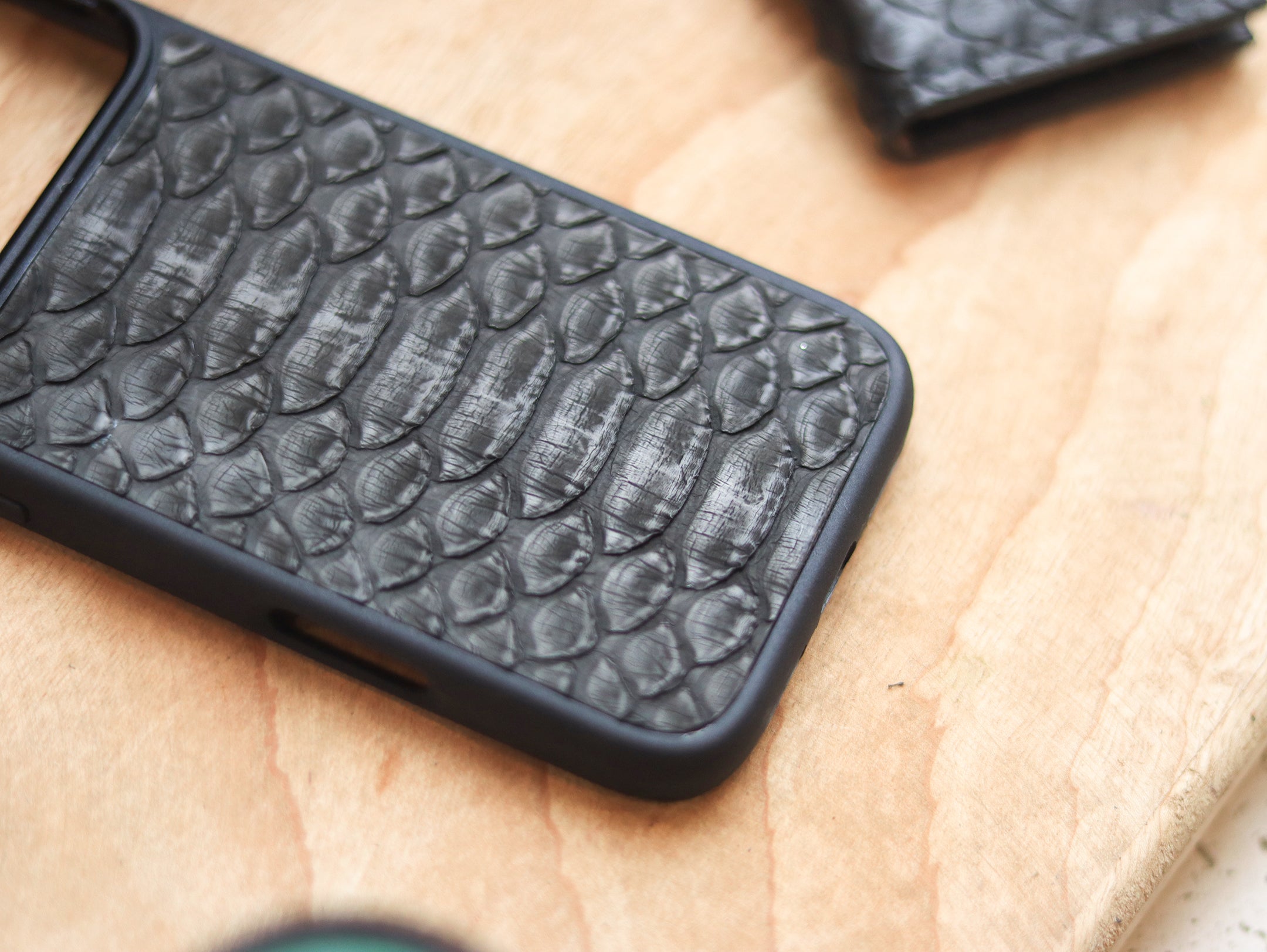 RAVEN BLACK PYTHON SKIN MAGSAFE CASE