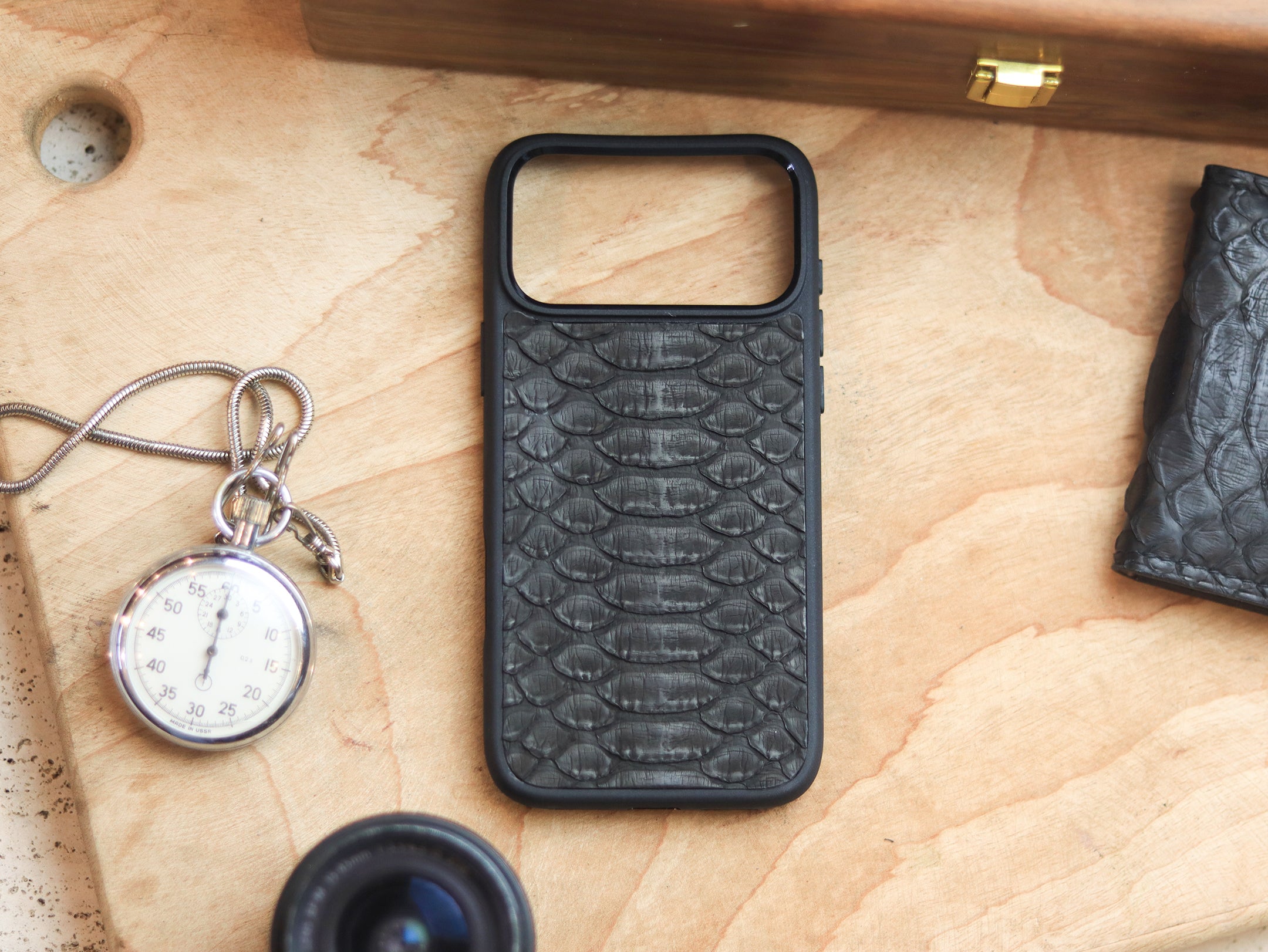 RAVEN BLACK PYTHON SKIN MAGSAFE CASE