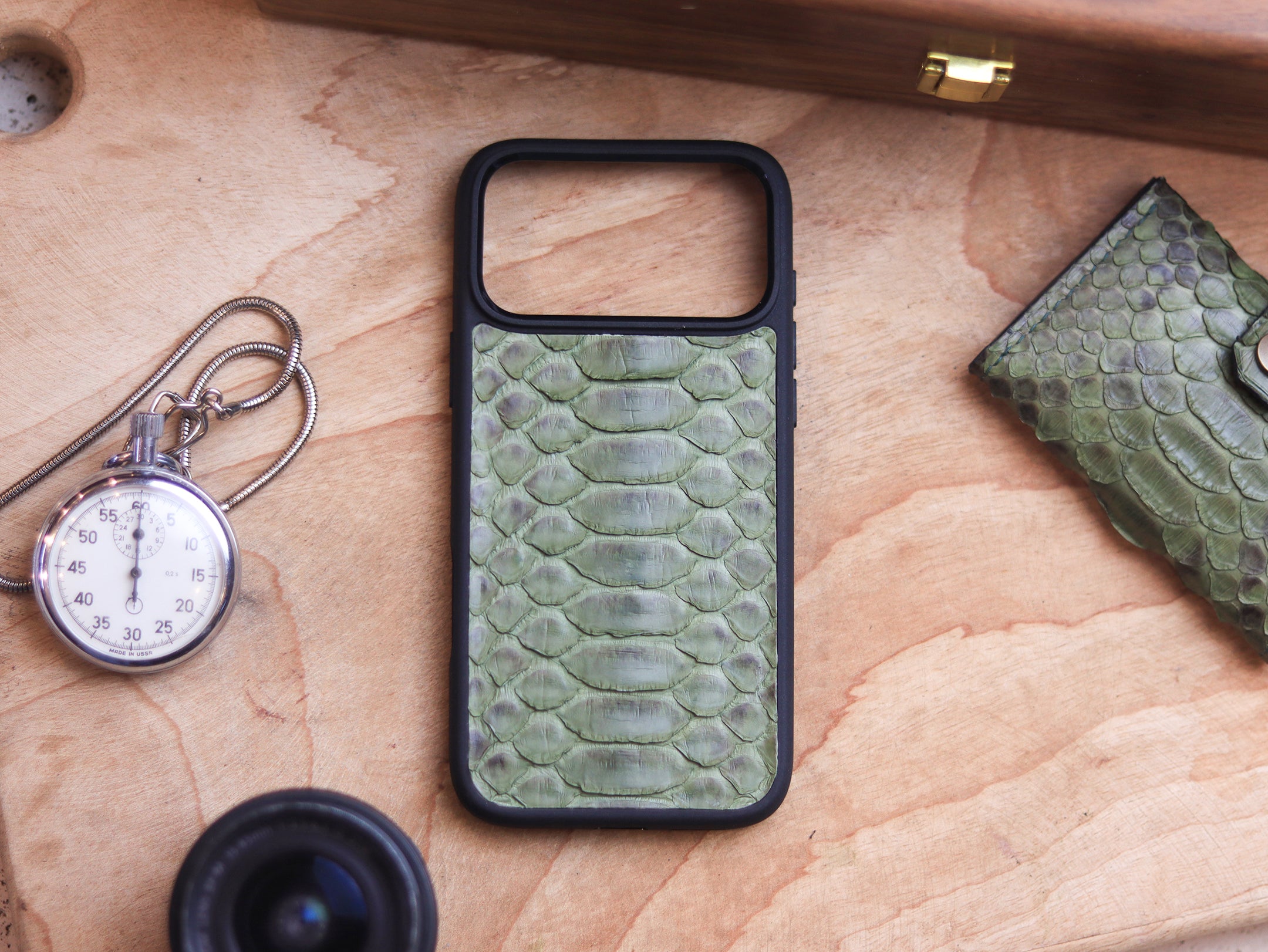 JUNIPER GREEN PYTHON SKIN MAGSAFE CASE