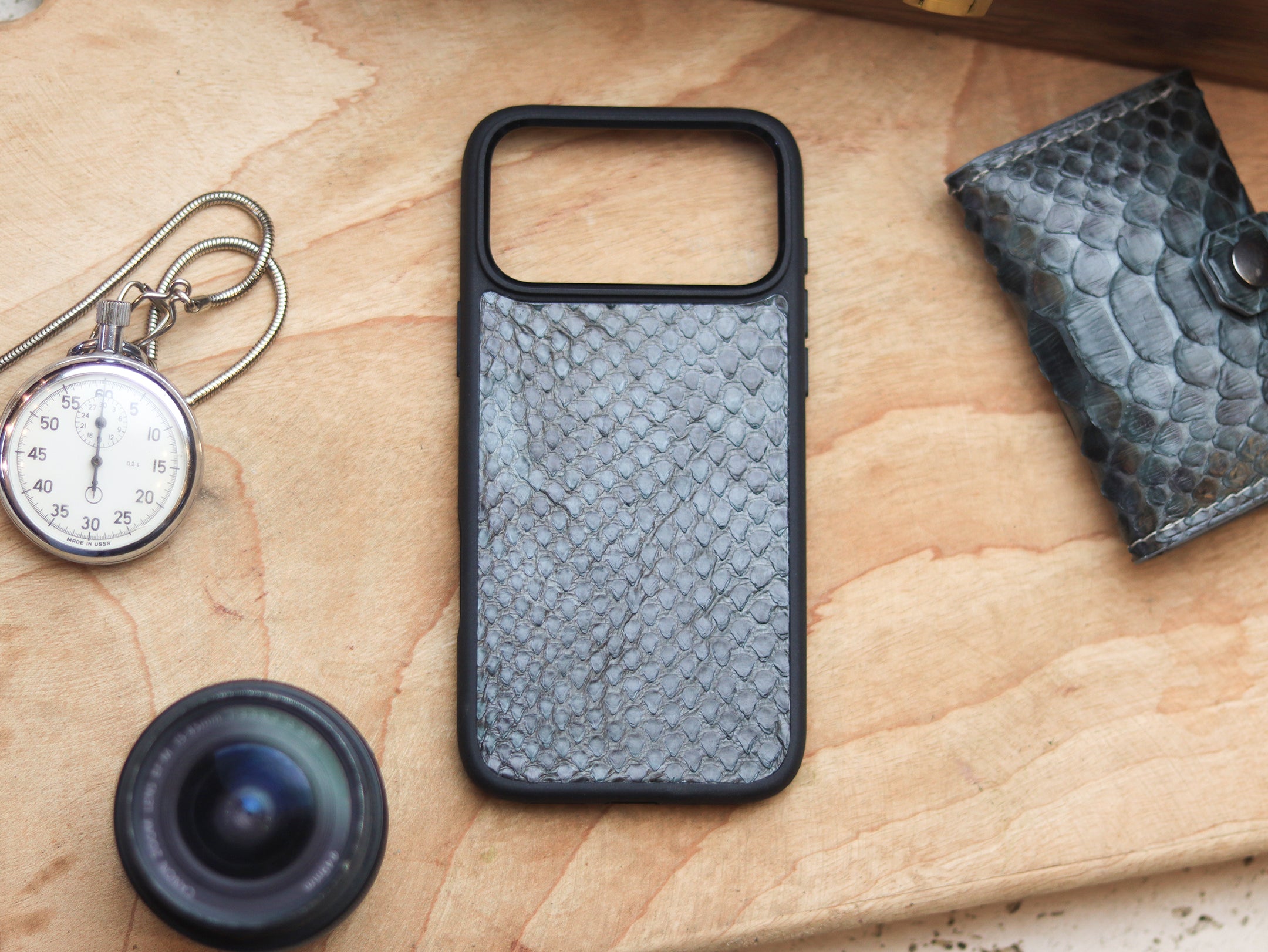 IRIDIUM GREY PYTHON SKIN MAGSAFE CASE