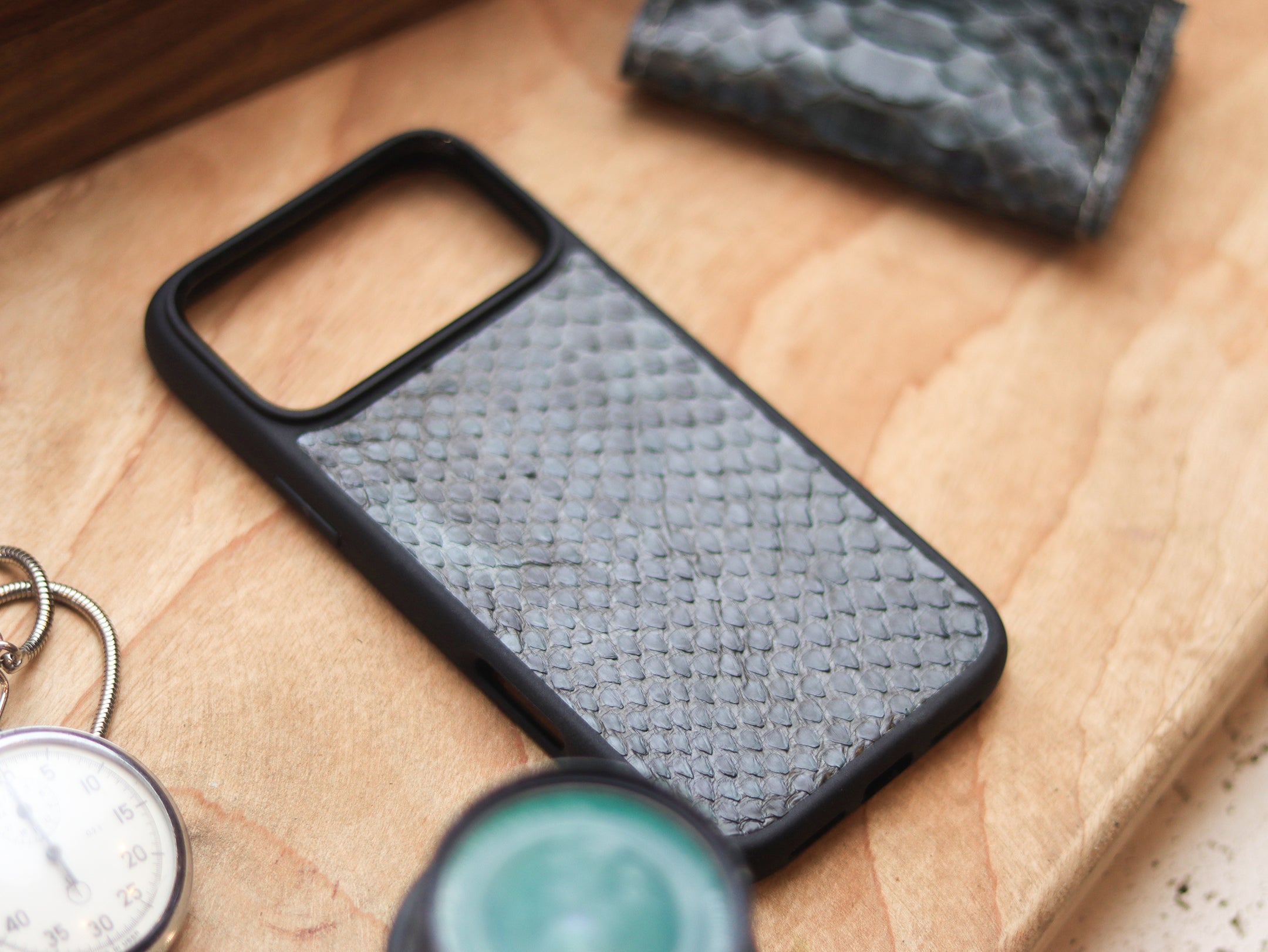 IRIDIUM GREY PYTHON SKIN MAGSAFE CASE