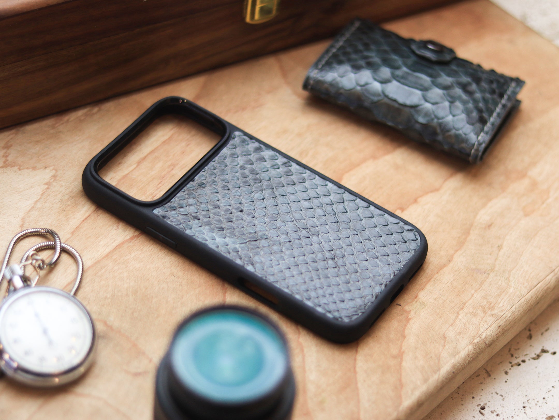 IRIDIUM GREY PYTHON SKIN MAGSAFE CASE
