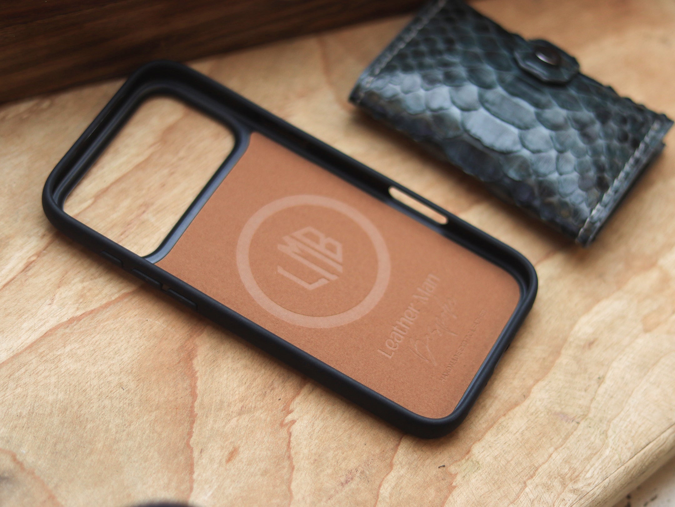 IRIDIUM GREY PYTHON SKIN MAGSAFE CASE