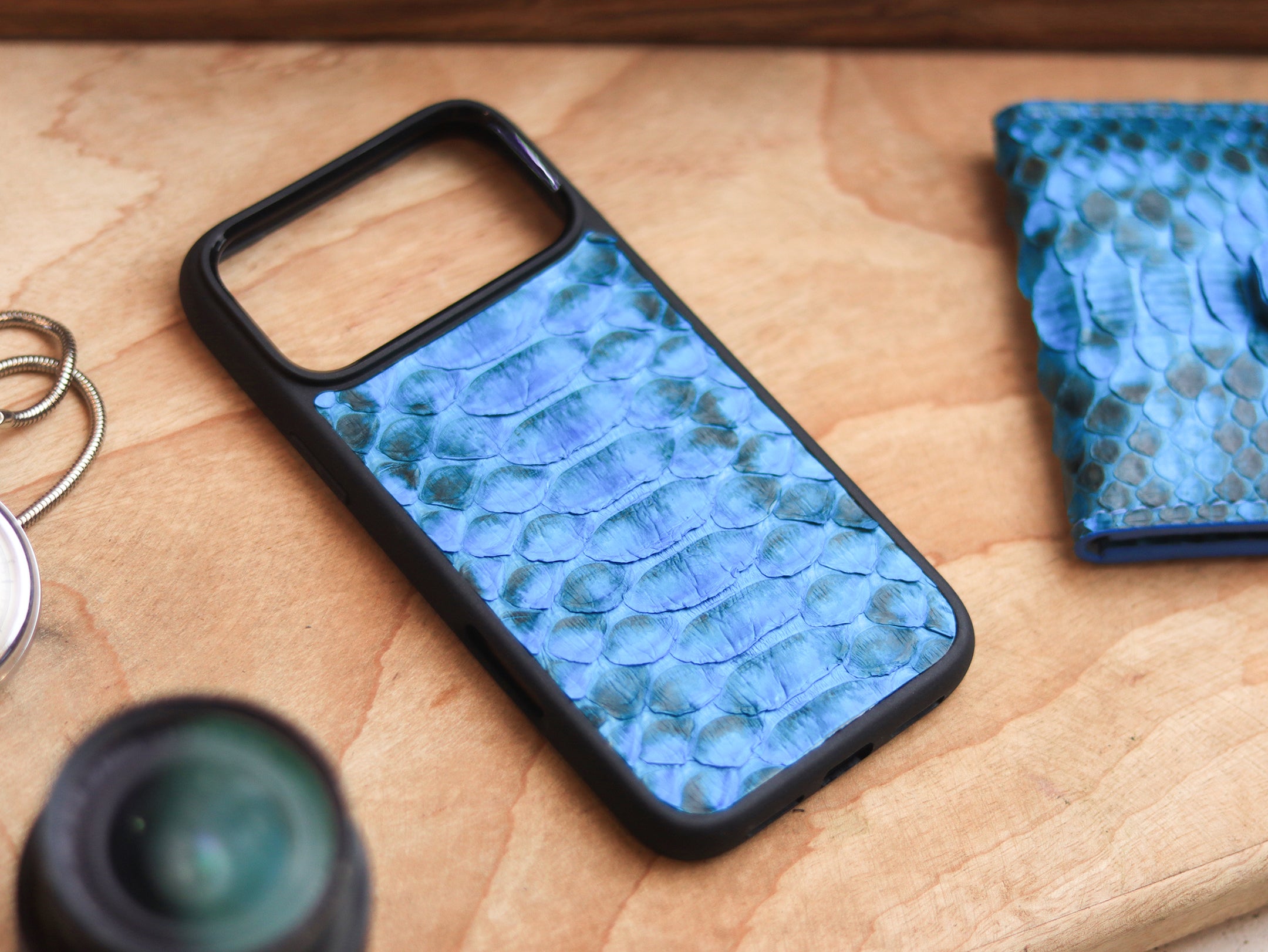 CERULEAN BLUE PYTHON SKIN MAGSAFE CASE