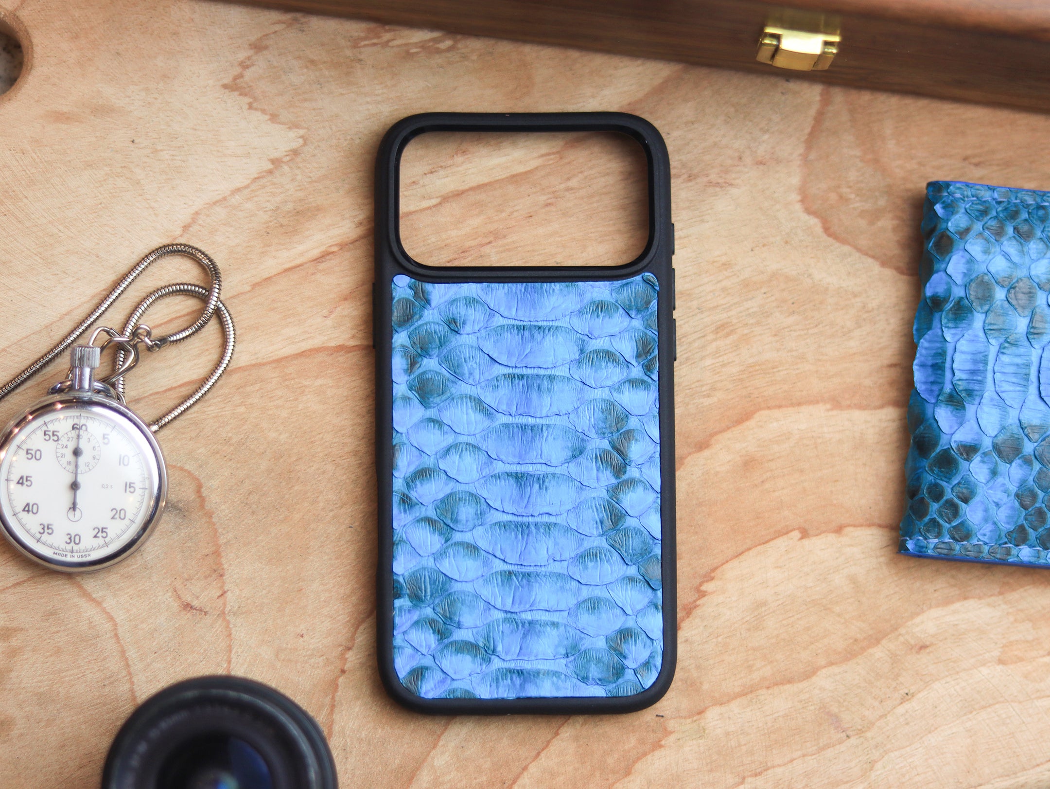 CERULEAN BLUE PYTHON SKIN MAGSAFE CASE