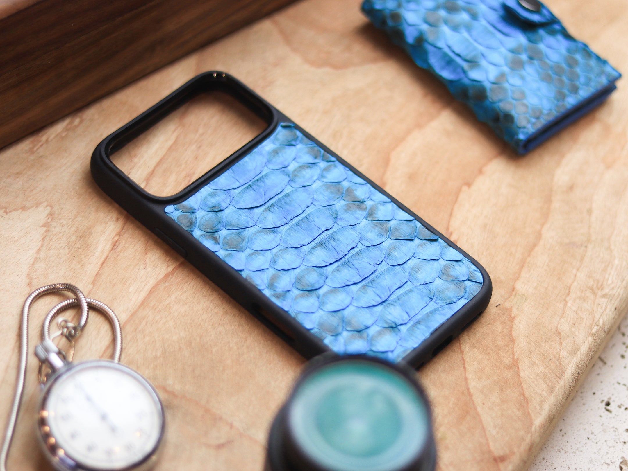 CERULEAN BLUE PYTHON SKIN MAGSAFE CASE