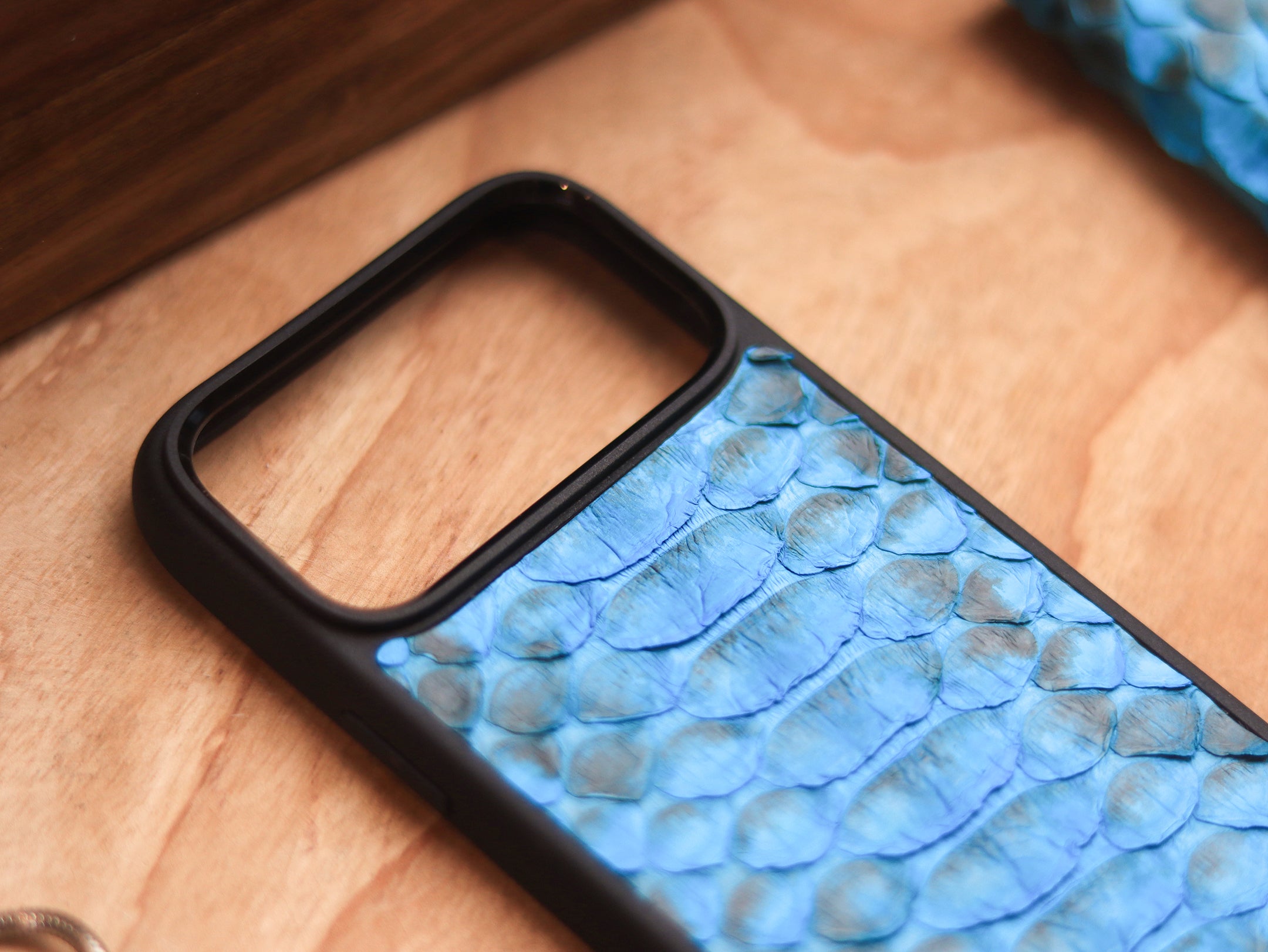 CERULEAN BLUE PYTHON SKIN MAGSAFE CASE