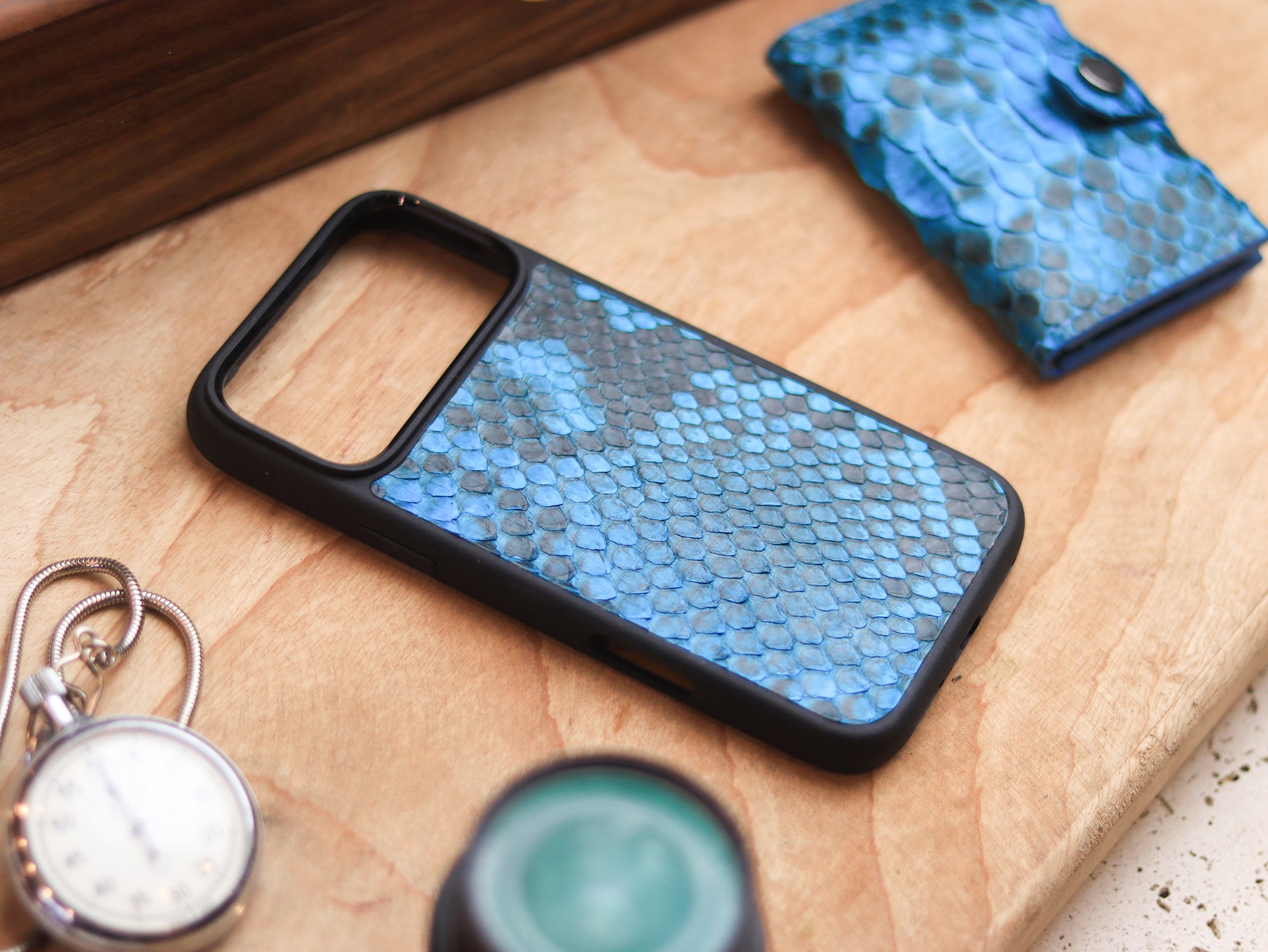 CERULEAN BLUE PYTHON SKIN MAGSAFE CASE