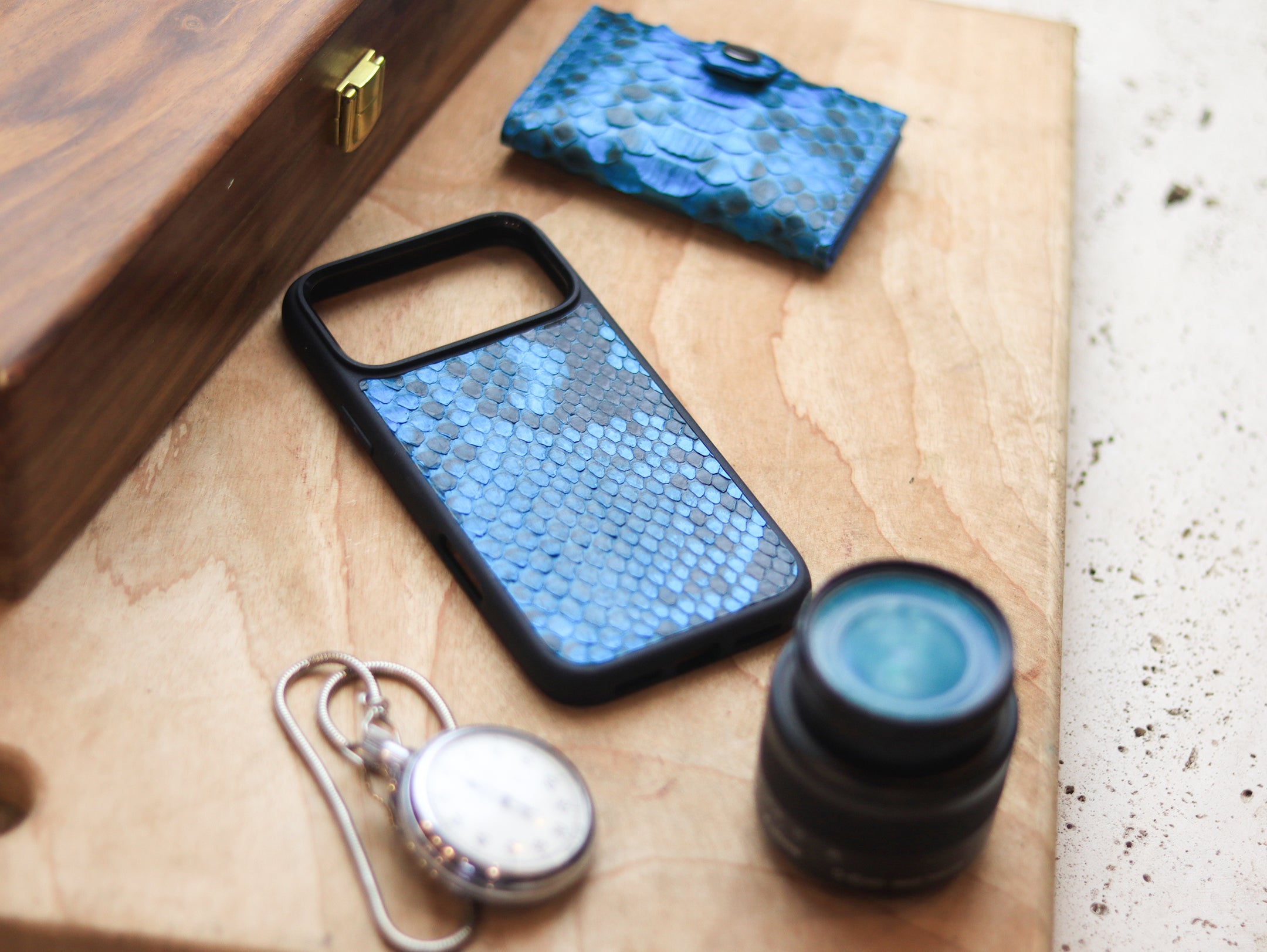 CERULEAN BLUE PYTHON SKIN MAGSAFE CASE