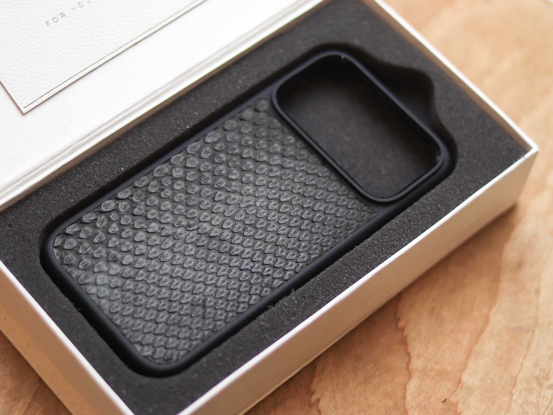 RAVEN BLACK PYTHON SKIN MAGSAFE CASE
