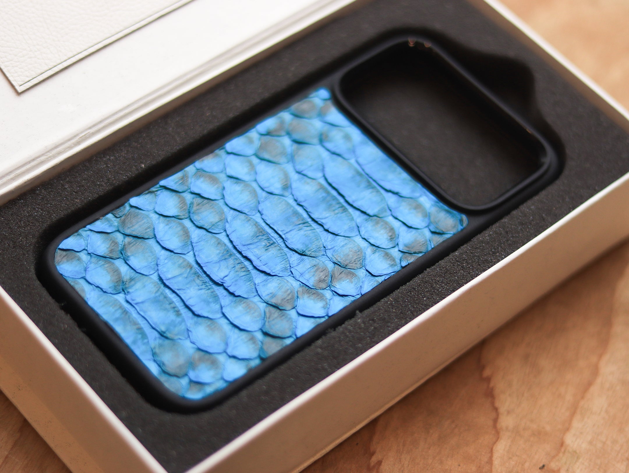 CERULEAN BLUE PYTHON SKIN MAGSAFE CASE