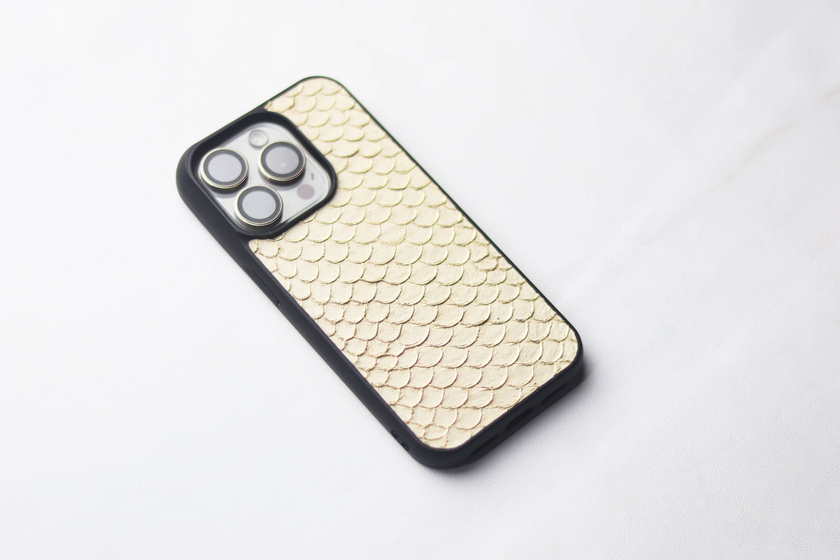 ALABASTER WHITE TILAPIA FISH SKIN PHONE CASE