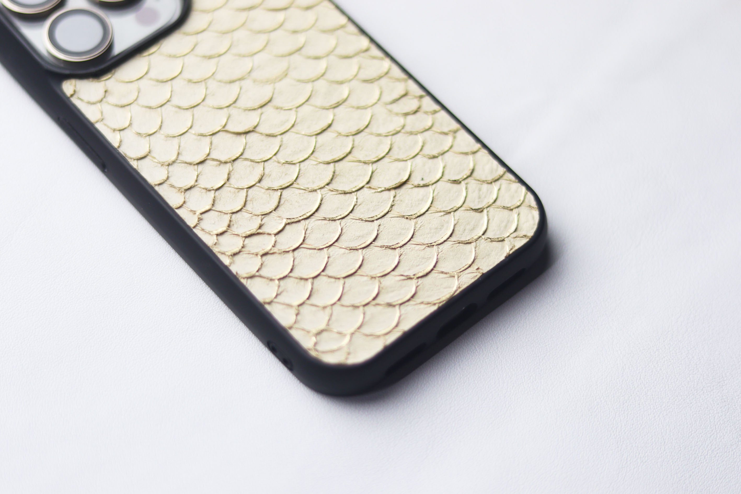 ALABASTER WHITE TILAPIA FISH SKIN PHONE CASE