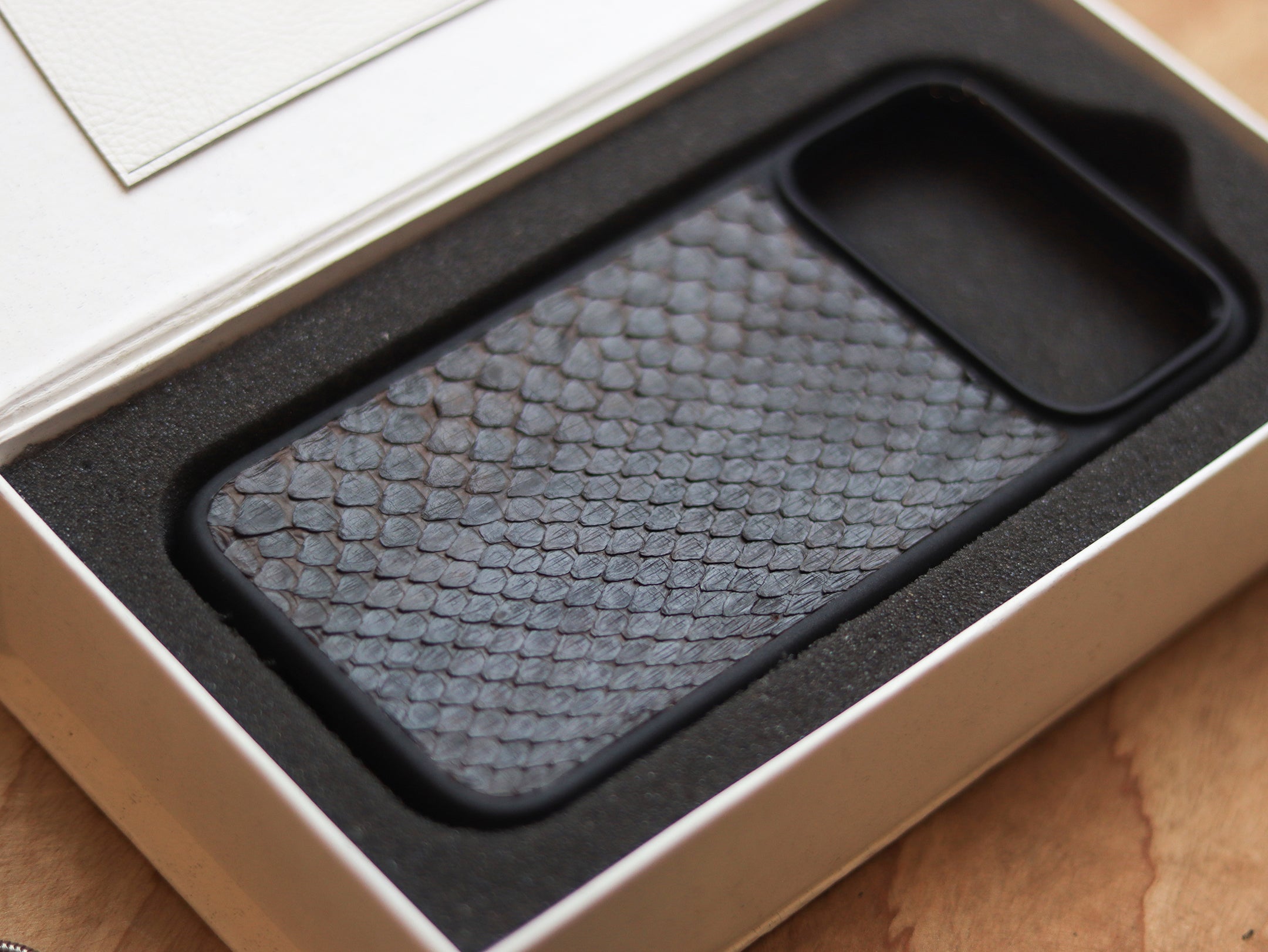 PECAN BROWN PYTHON SKIN MAGSAFE CASE