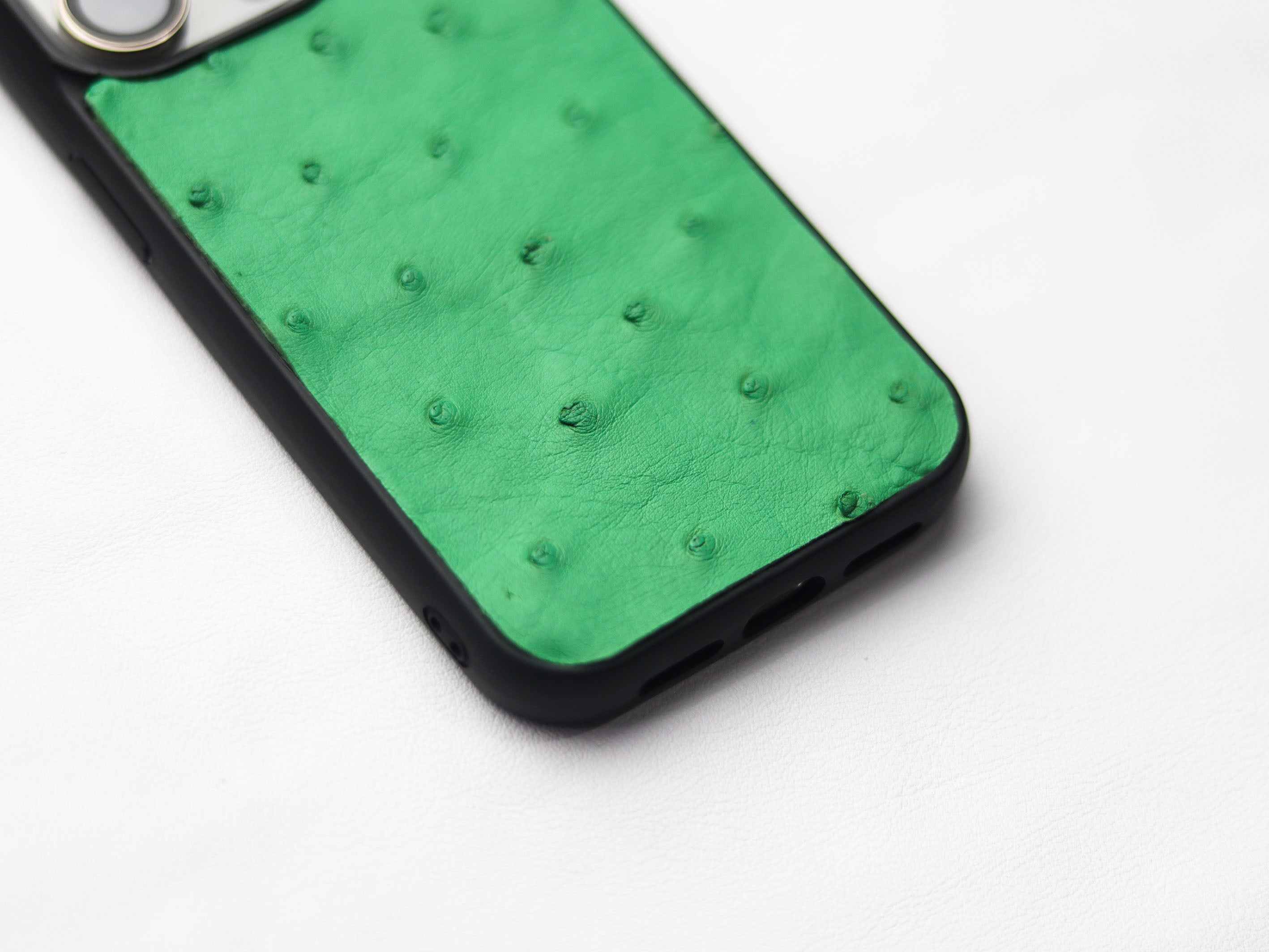 PARAKEET GREEN OSTRICH SKIN PHONE CASE (FOLLICLE)