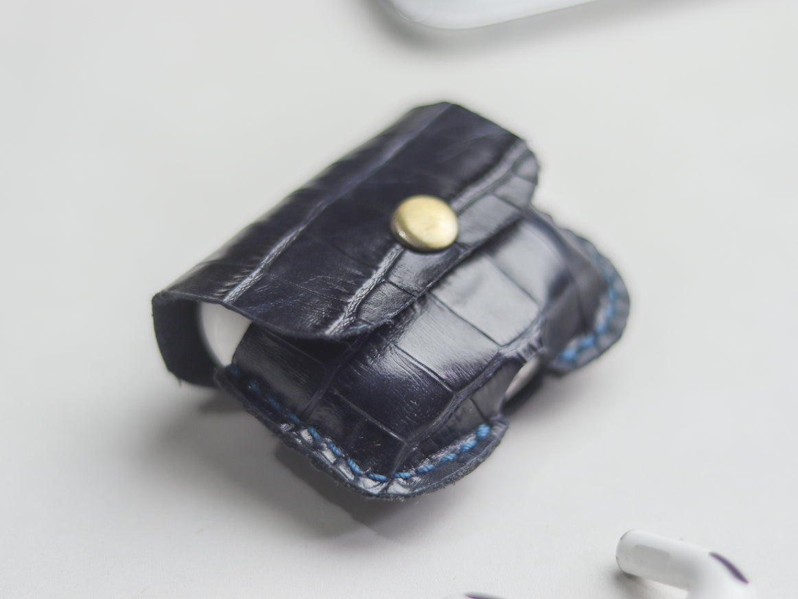 AIRPODS CLASSIC LEATHER CASE BLUE CROCO