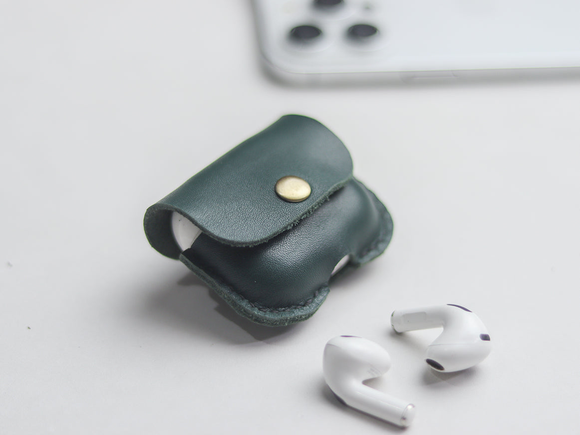 AIRPODS CLASSIC LEATHER CASE SACRAMENTO GREEN