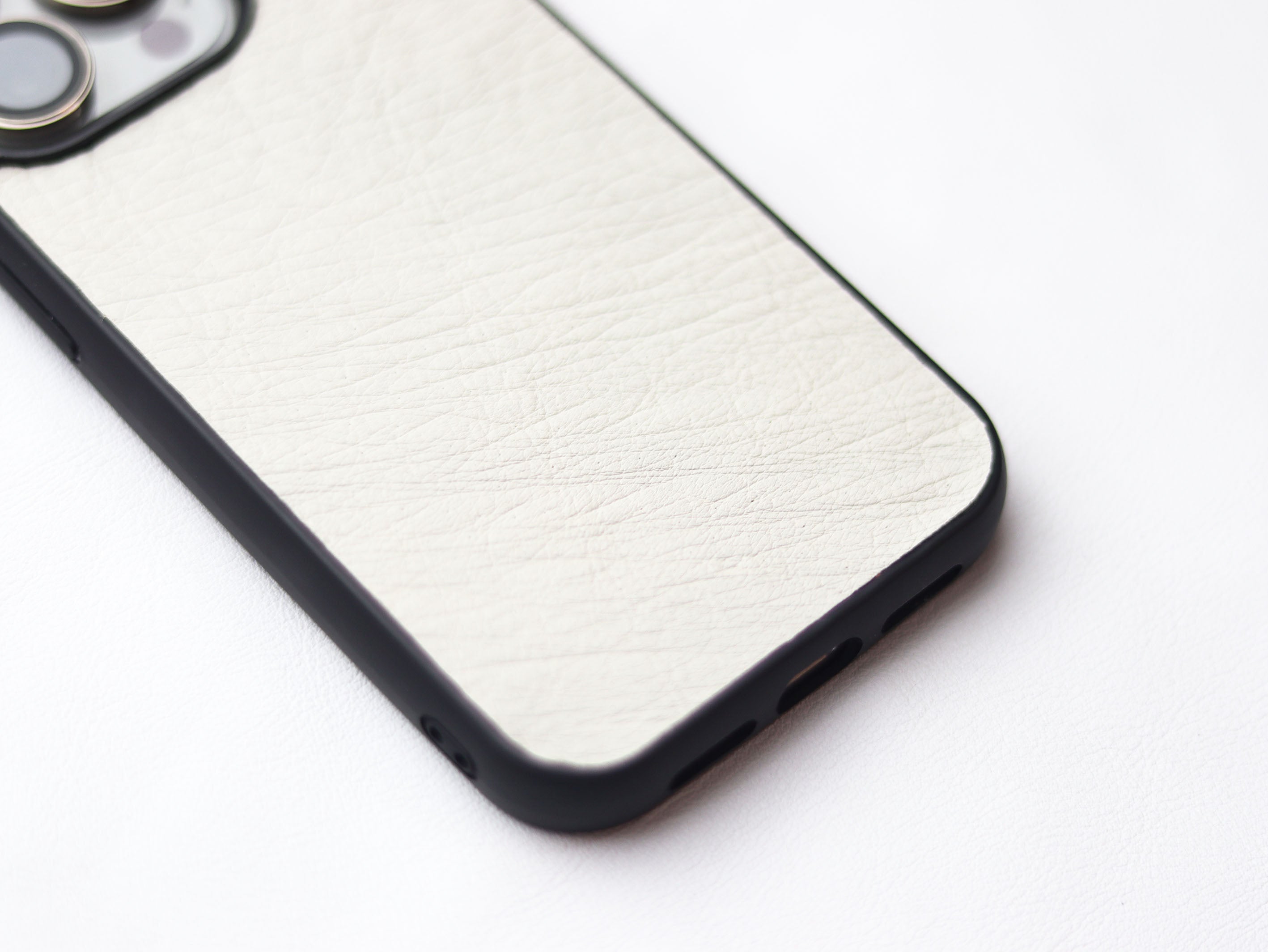 SERBING WHITE OSTRICH SKIN PHONE CASE (NON-FOLLICLE)