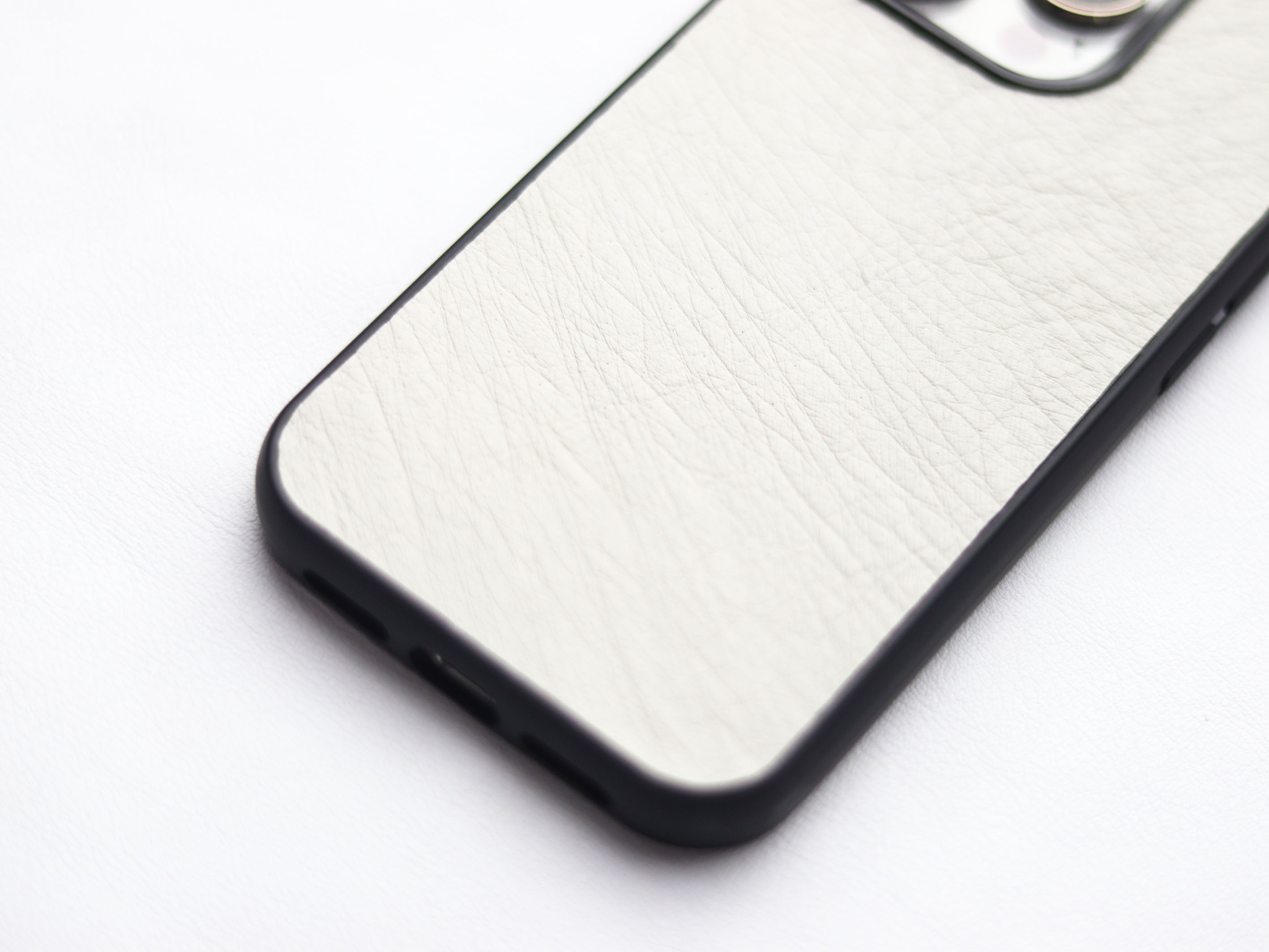 SERBING WHITE OSTRICH SKIN PHONE CASE (NON-FOLLICLE)