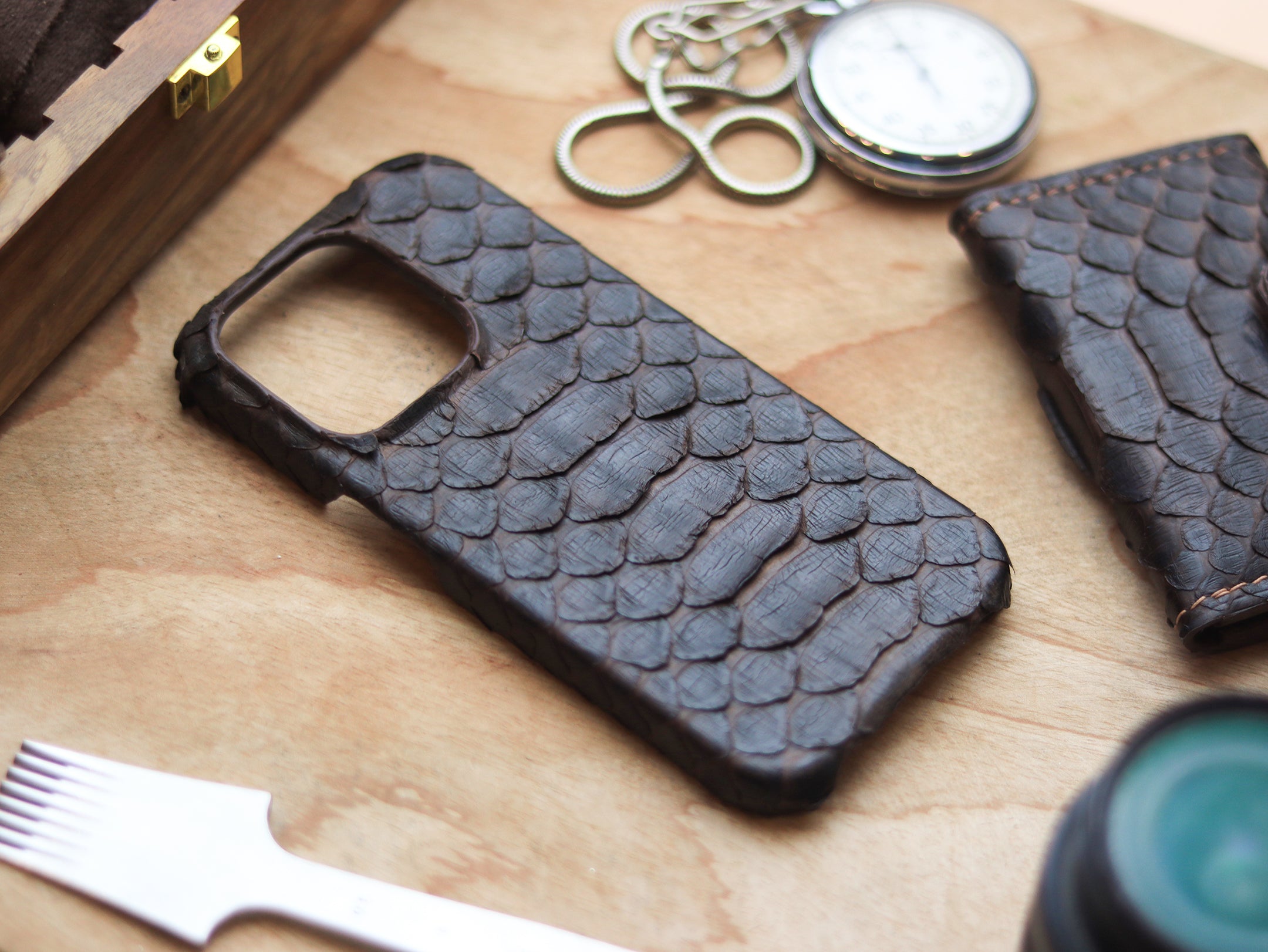 PECAN BROWN PYTHON SKIN 360° MAGSAFE CASE