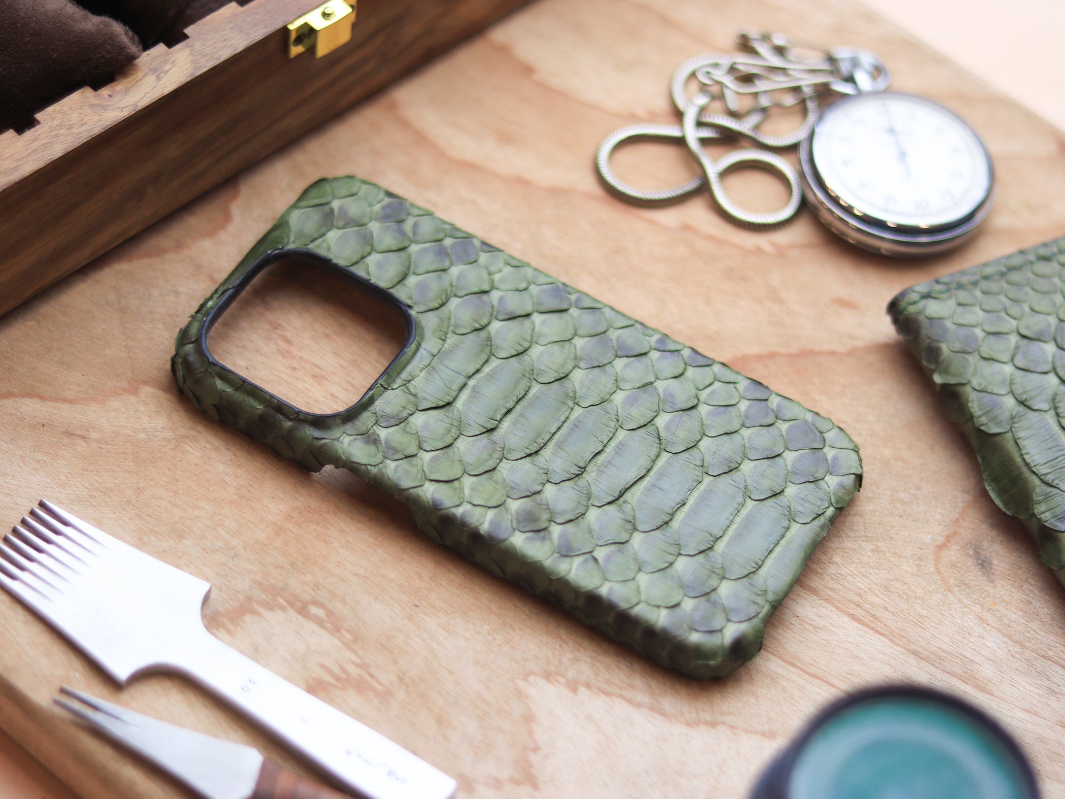JUNIPER GREEN PYTHON SKIN 360° MAGSAFE CASE