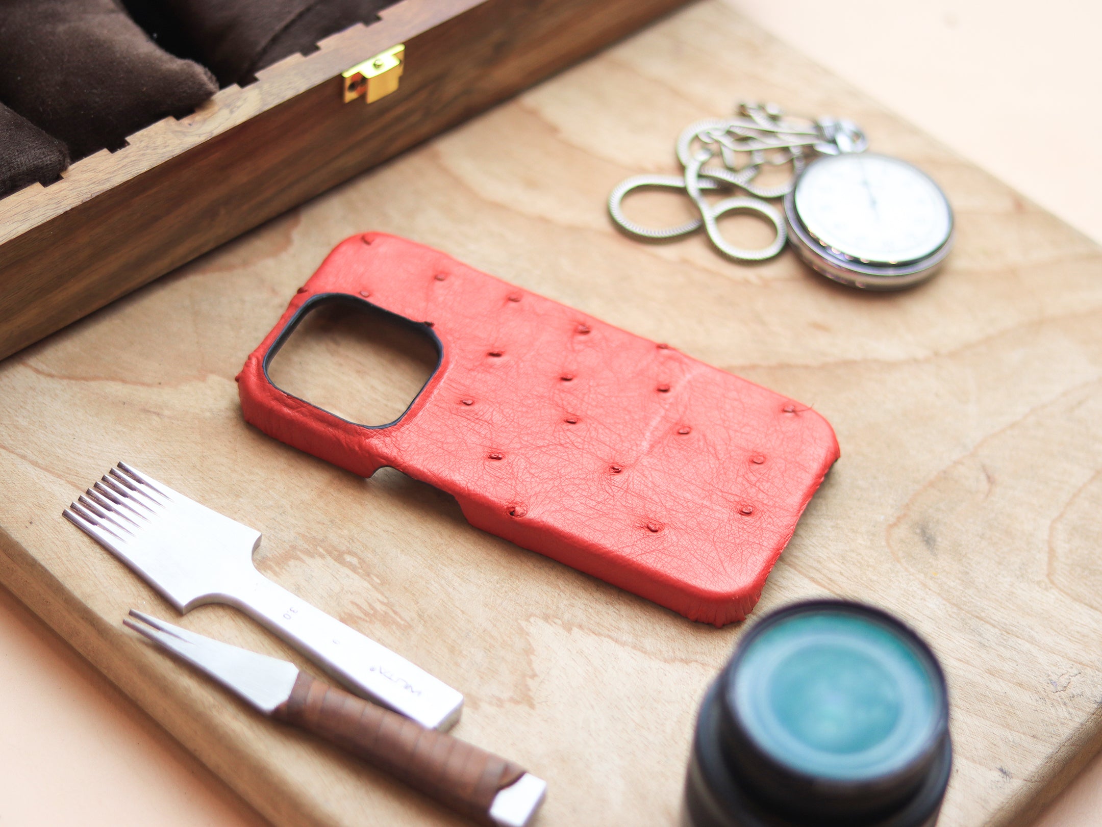 CLASSIC RED OSTRICH SKIN 360° MAGSAFE CASE
