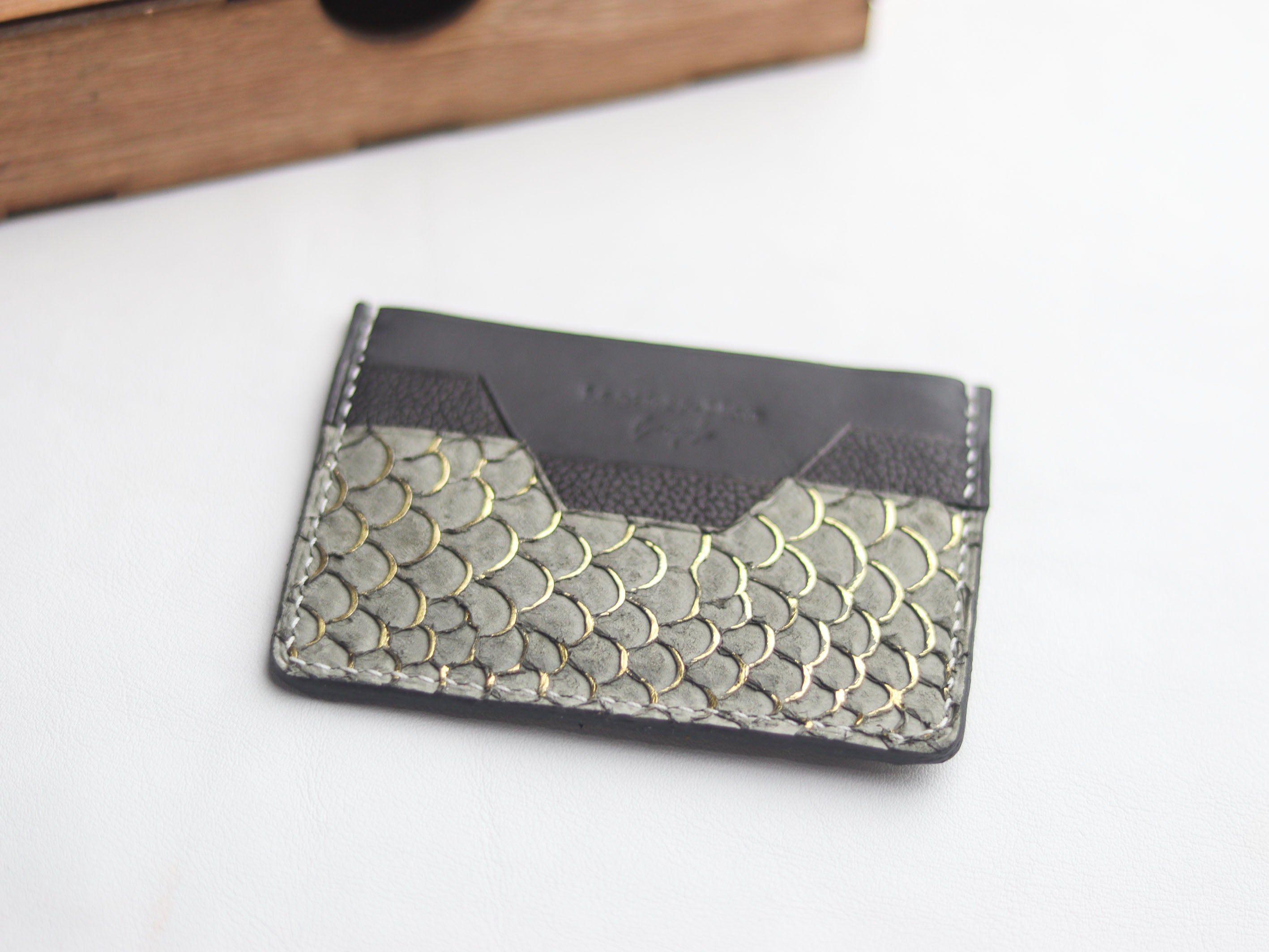 AUGUSTUS - MINIMAL WALLET STEEL GRAY TILAPIA FISH SKIN