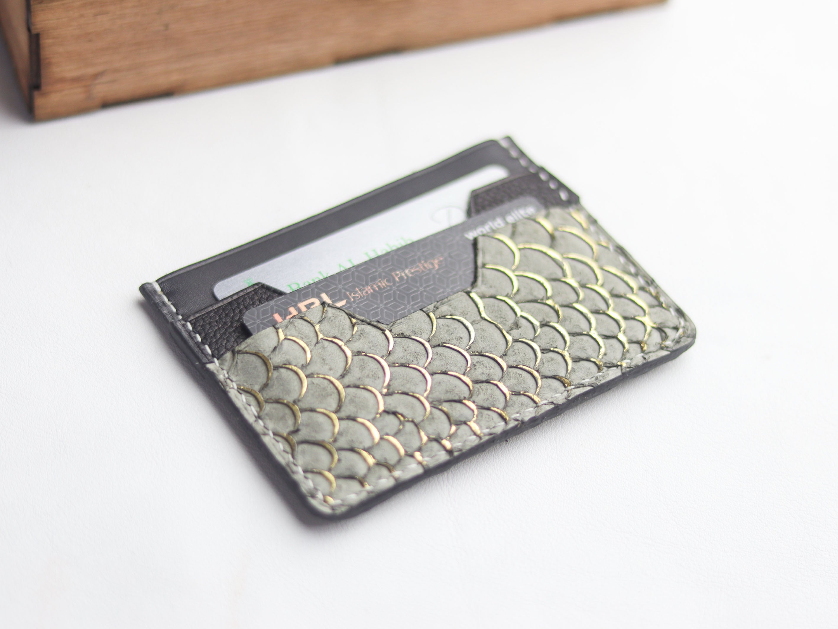 AUGUSTUS - MINIMAL WALLET STEEL GRAY TILAPIA FISH SKIN