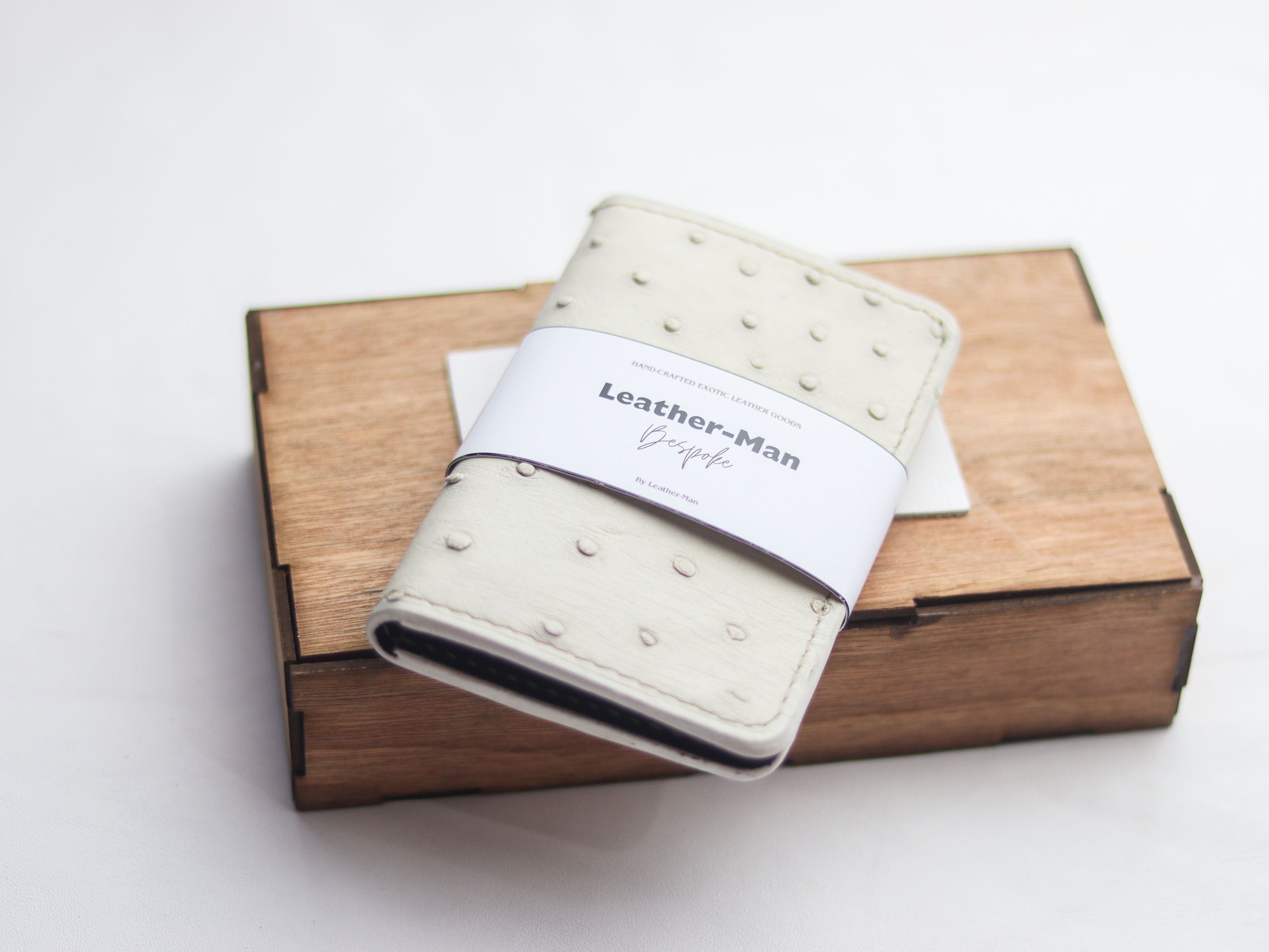 ARTEMUS - BIFOLD CARD WALLET SERBING WHITE OSTRICH SKIN