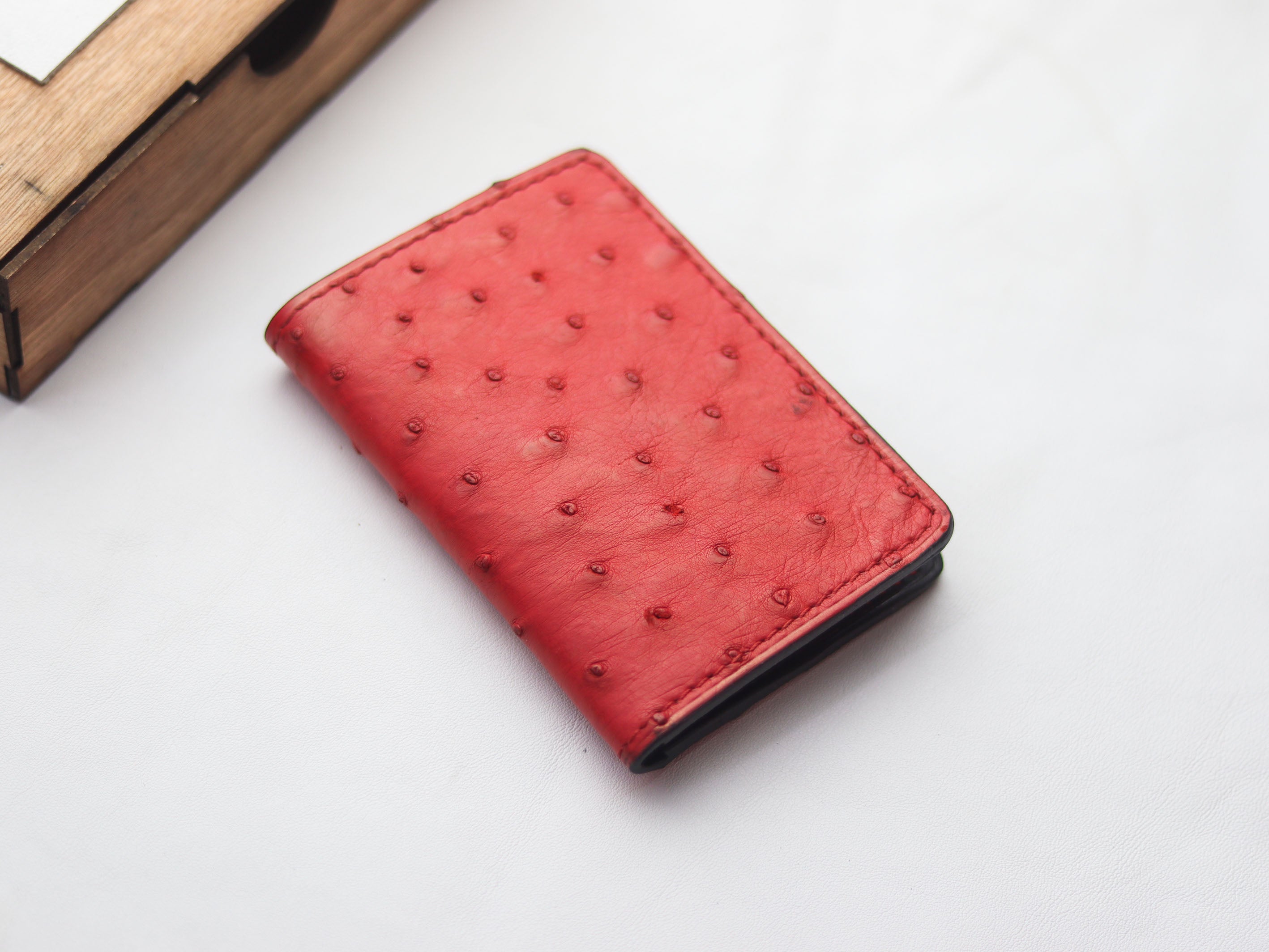 ARTEMUS - BIFOLD CARD WALLET CLASSIC RED OSTRICH SKIN