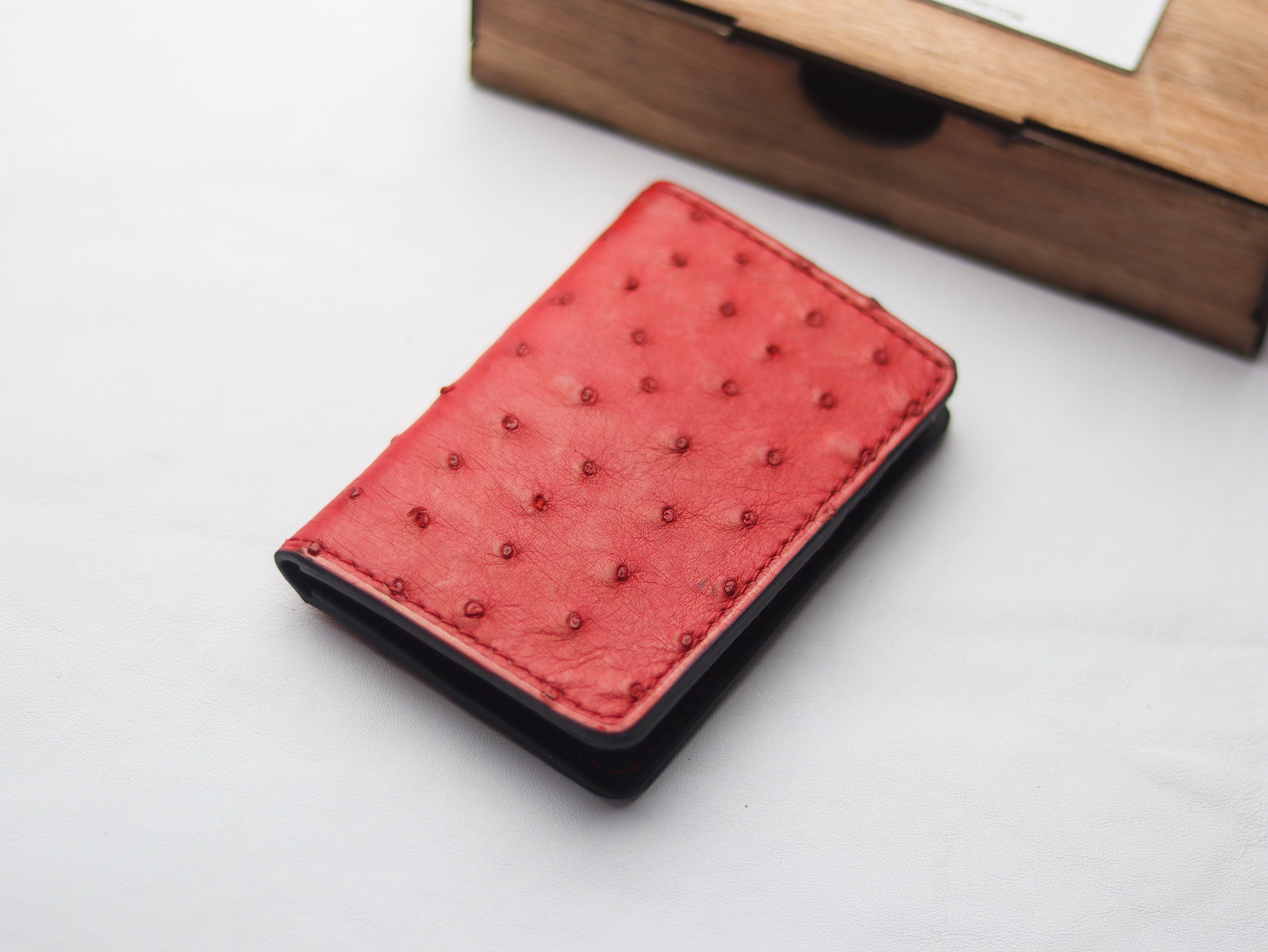 ARTEMUS - BIFOLD CARD WALLET CLASSIC RED OSTRICH SKIN