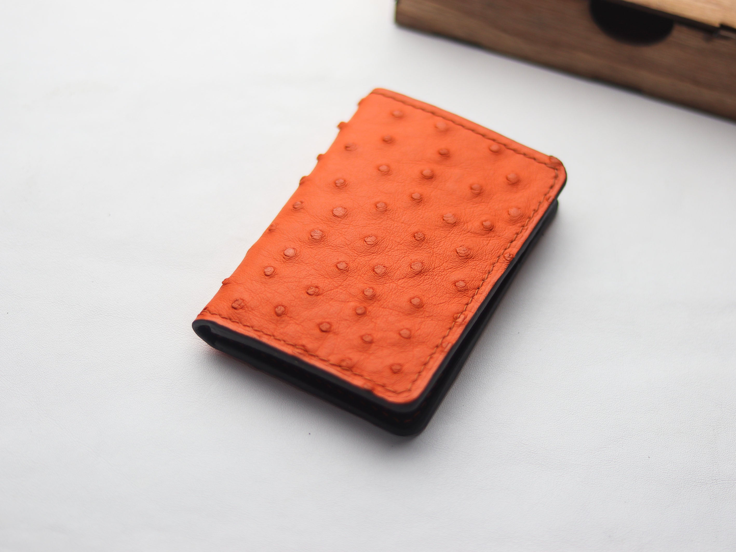 ARTEMUS - BIFOLD CARD WALLET CARROT ORANGE OSTRICH SKIN