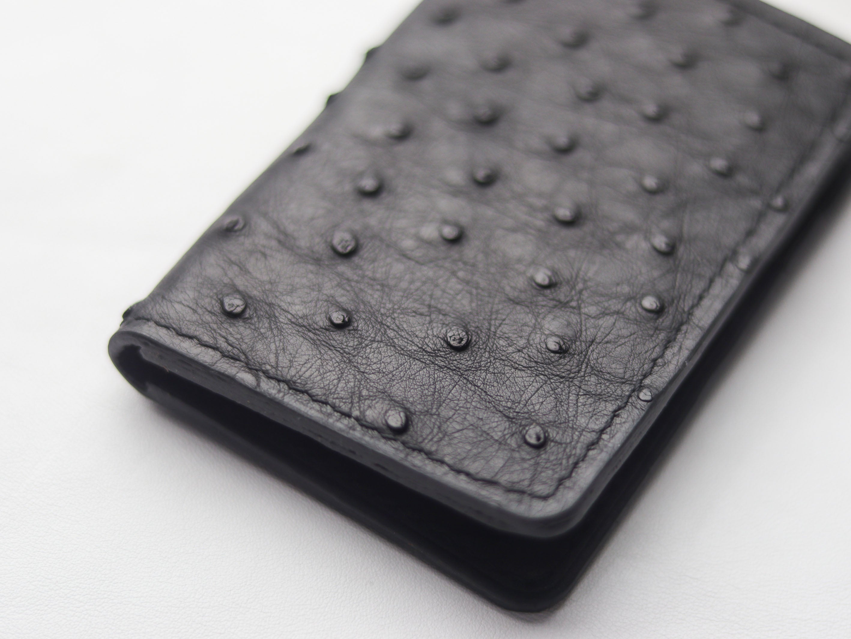 ARTEMUS - BIFOLD CARD WALLET RAVEN BLACK OSTRICH SKIN